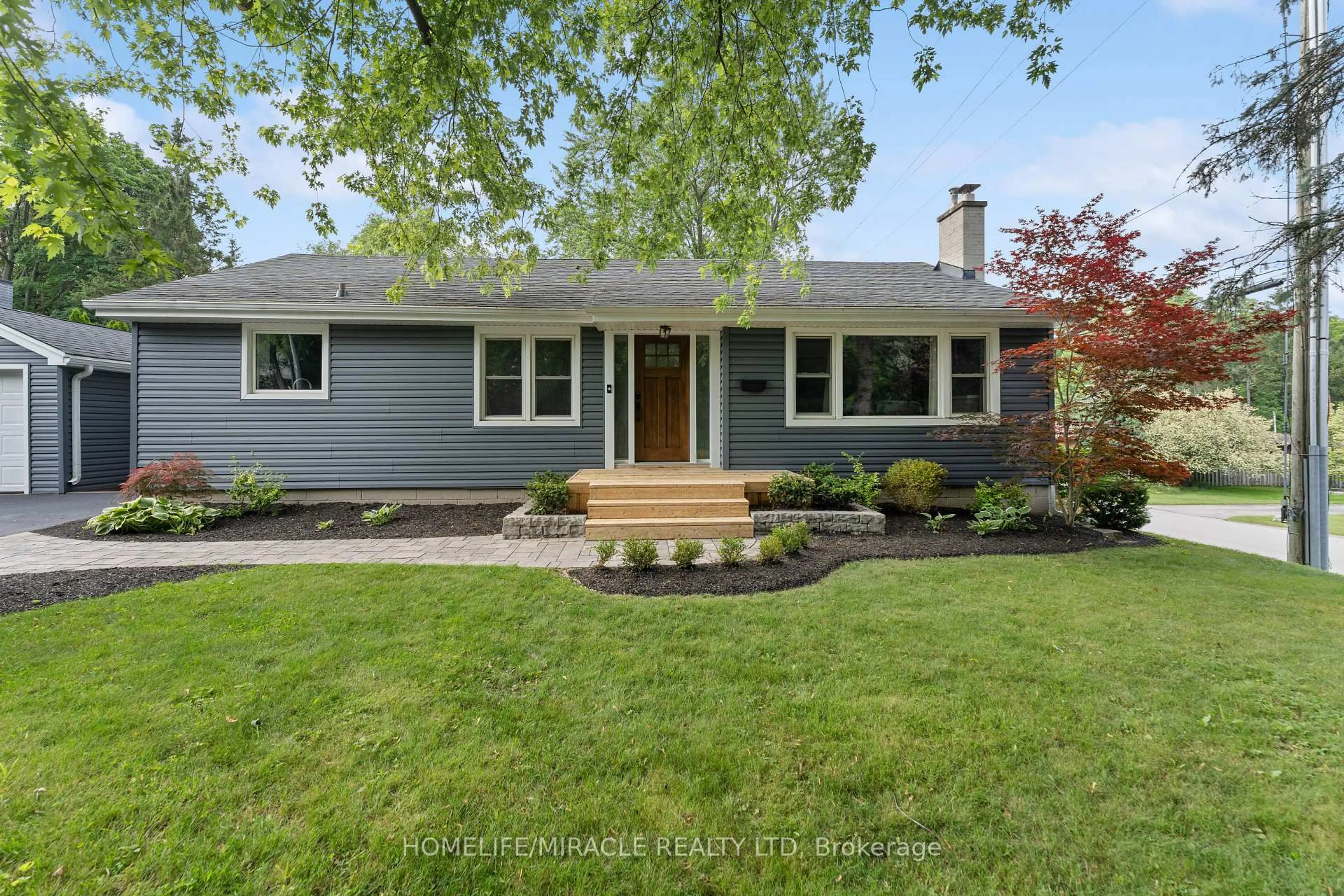 Home with vinyl exterior material, street for 136 Mohawk Rd, Hamilton Ontario L9G 2W9