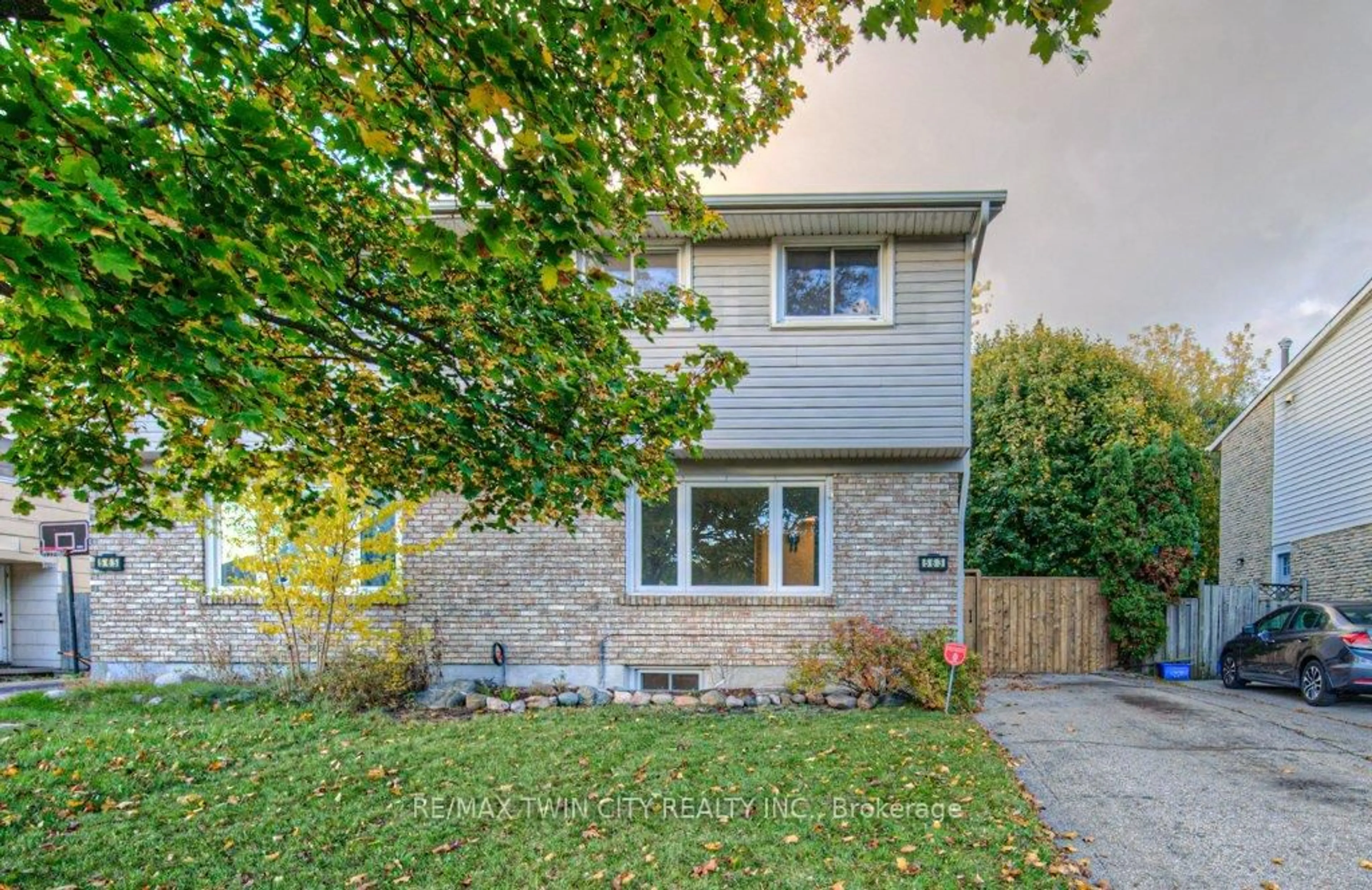 Home with vinyl exterior material, street for 563 Elgin St, Cambridge Ontario N1R 6A2