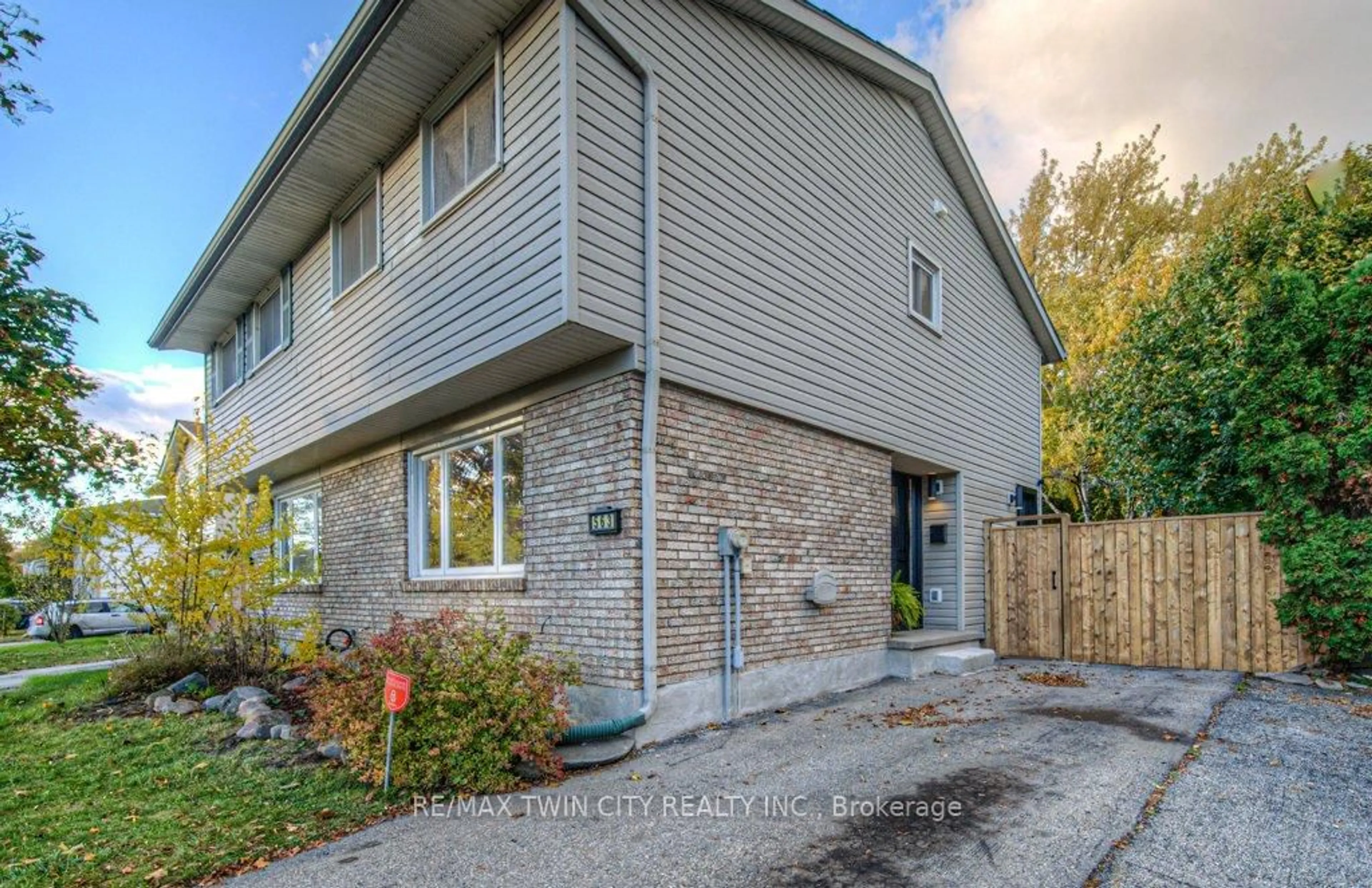 Home with brick exterior material, street for 563 Elgin St, Cambridge Ontario N1R 6A2