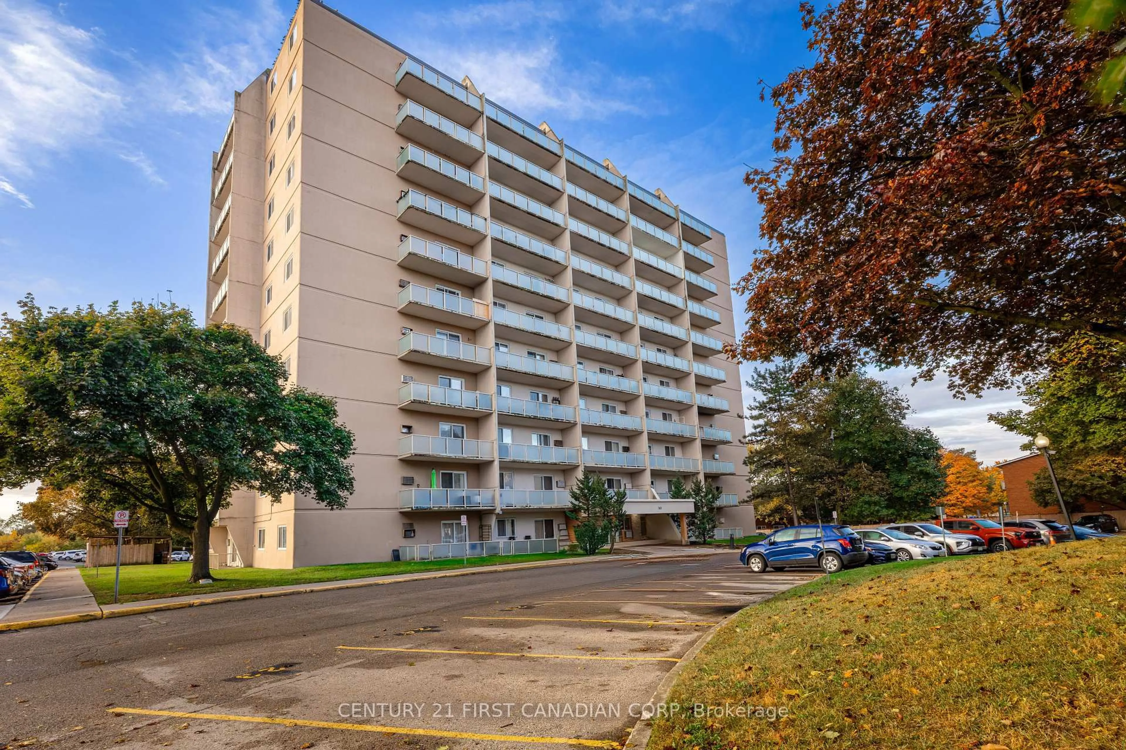 A pic from outside/outdoor area/front of a property/back of a property/a pic from drone, building for 563 Mornington Ave #702, London East Ontario N5Y 4T8