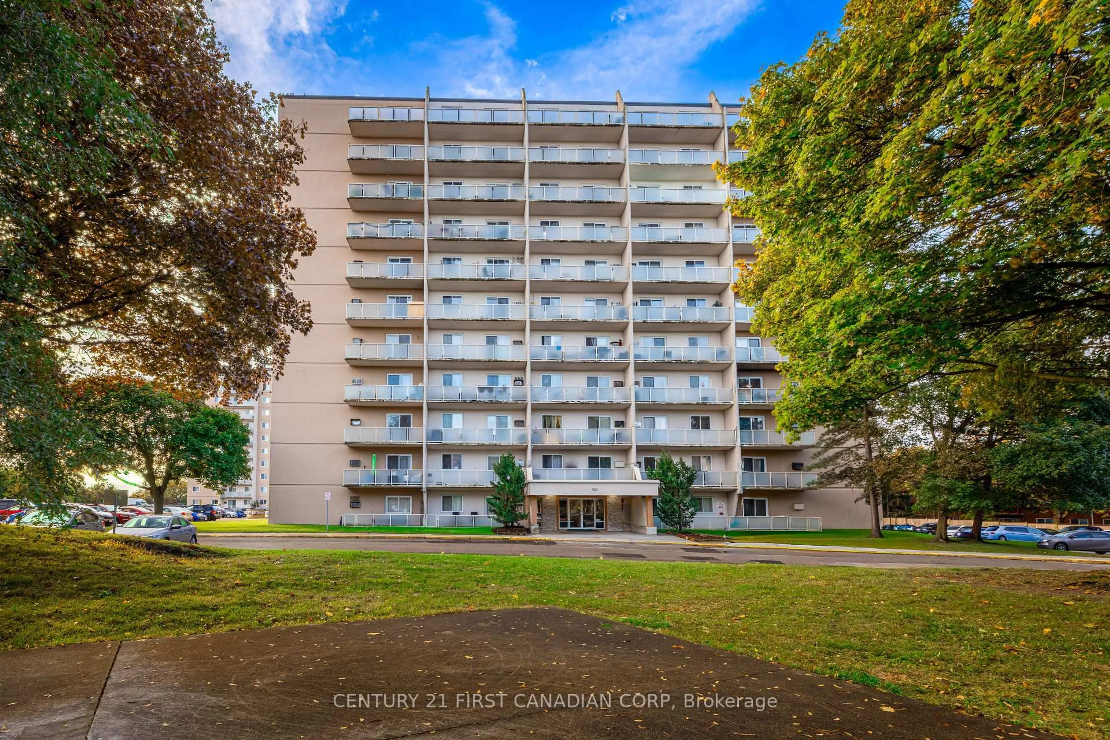 A pic from outside/outdoor area/front of a property/back of a property/a pic from drone, unknown for 563 Mornington Ave #702, London East Ontario N5Y 4T8