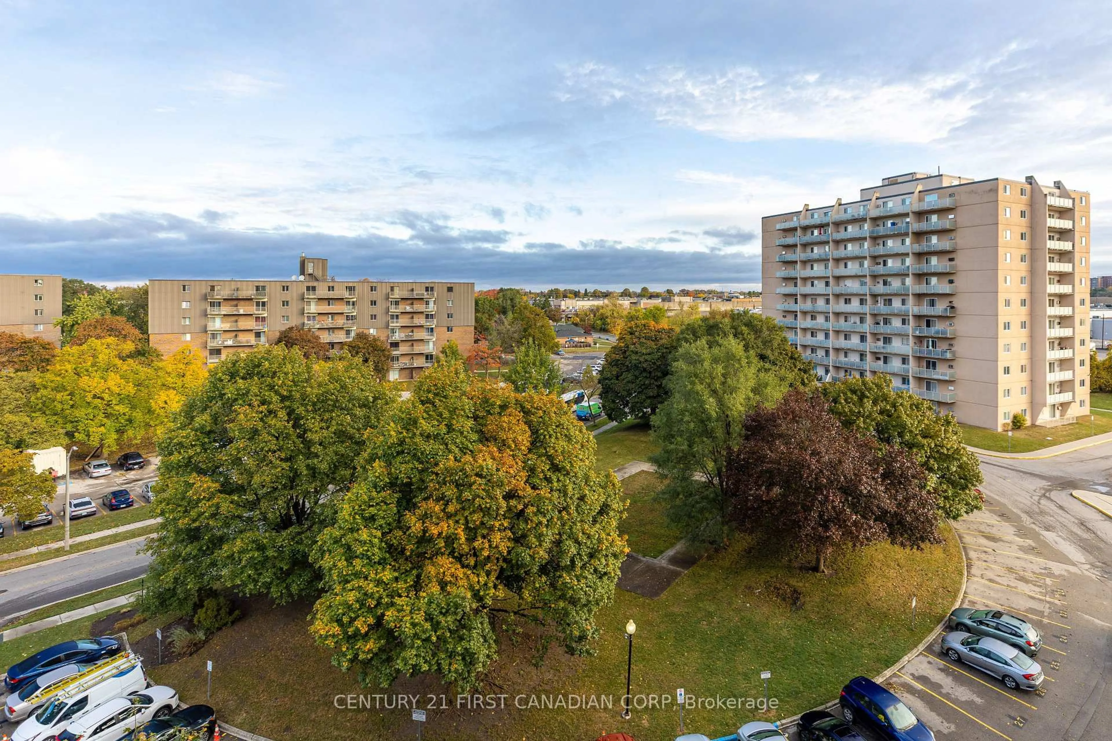A pic from outside/outdoor area/front of a property/back of a property/a pic from drone, city buildings view from balcony for 563 Mornington Ave #702, London East Ontario N5Y 4T8
