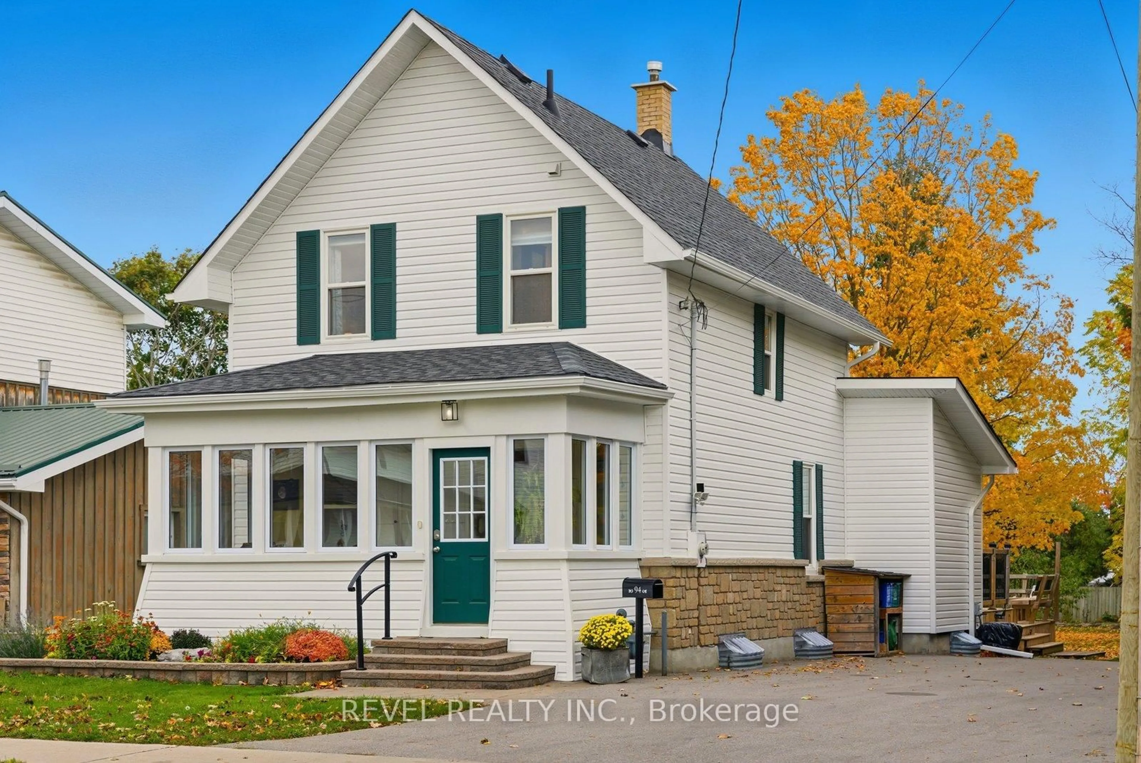 Home with vinyl exterior material, street for 94 Elgin St, Kawartha Lakes Ontario K9V 3W7