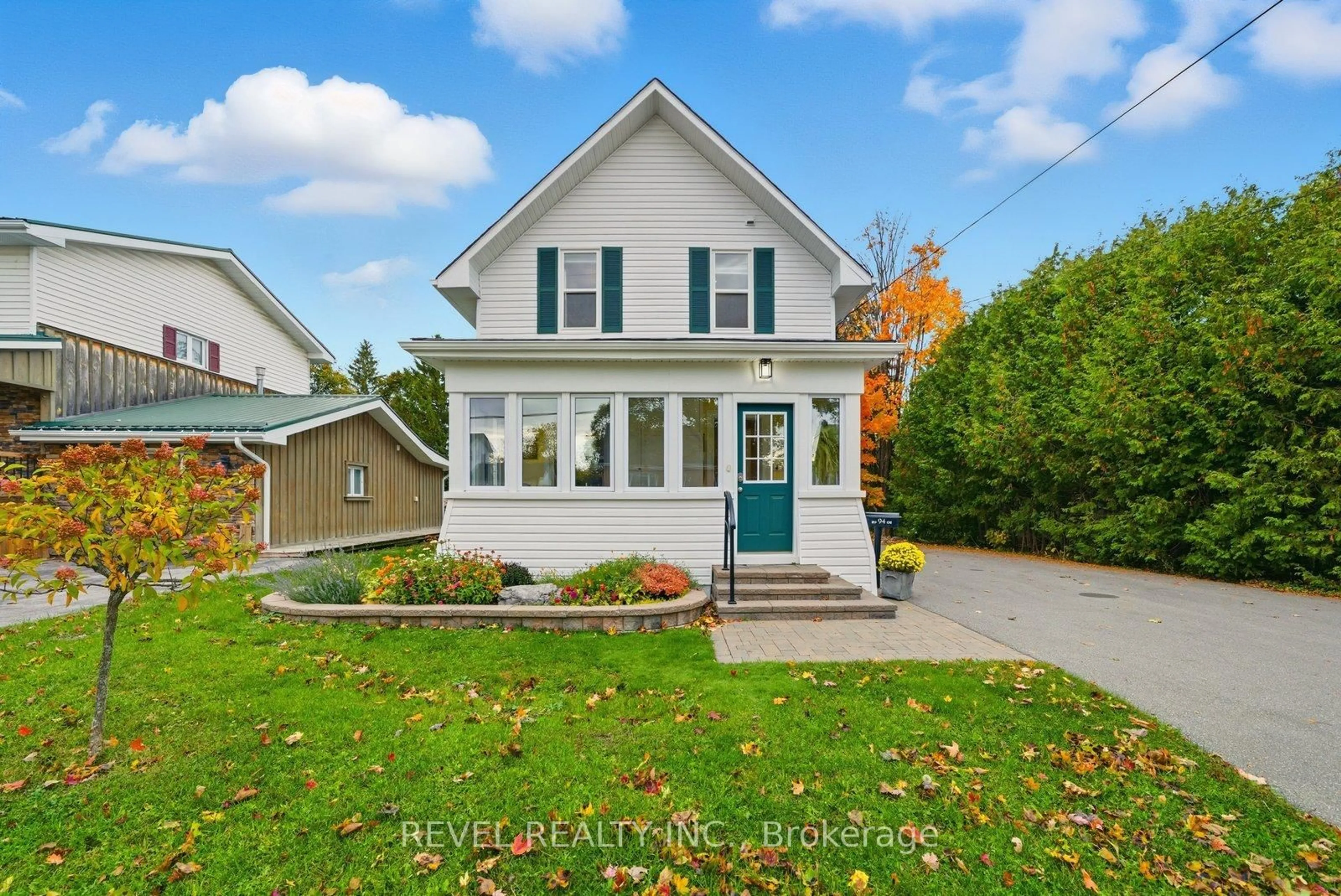 Home with vinyl exterior material, street for 94 Elgin St, Kawartha Lakes Ontario K9V 3W7