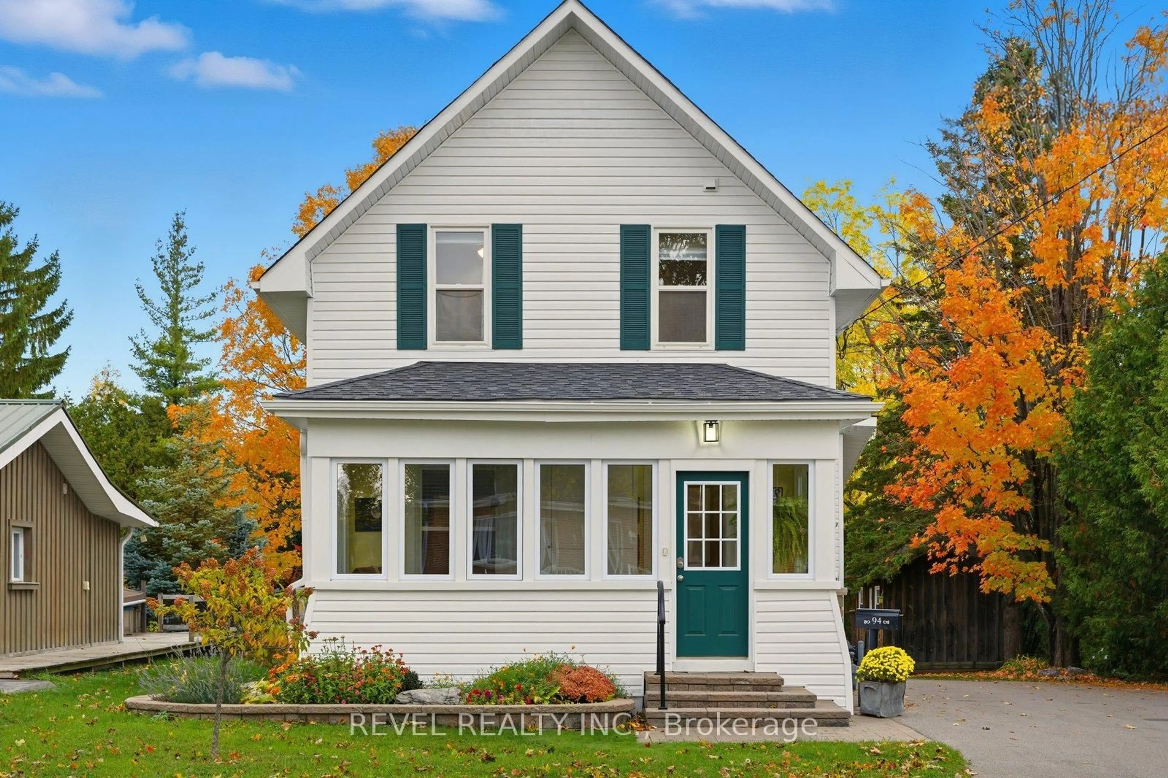 Home with vinyl exterior material, street for 94 Elgin St, Kawartha Lakes Ontario K9V 3W7