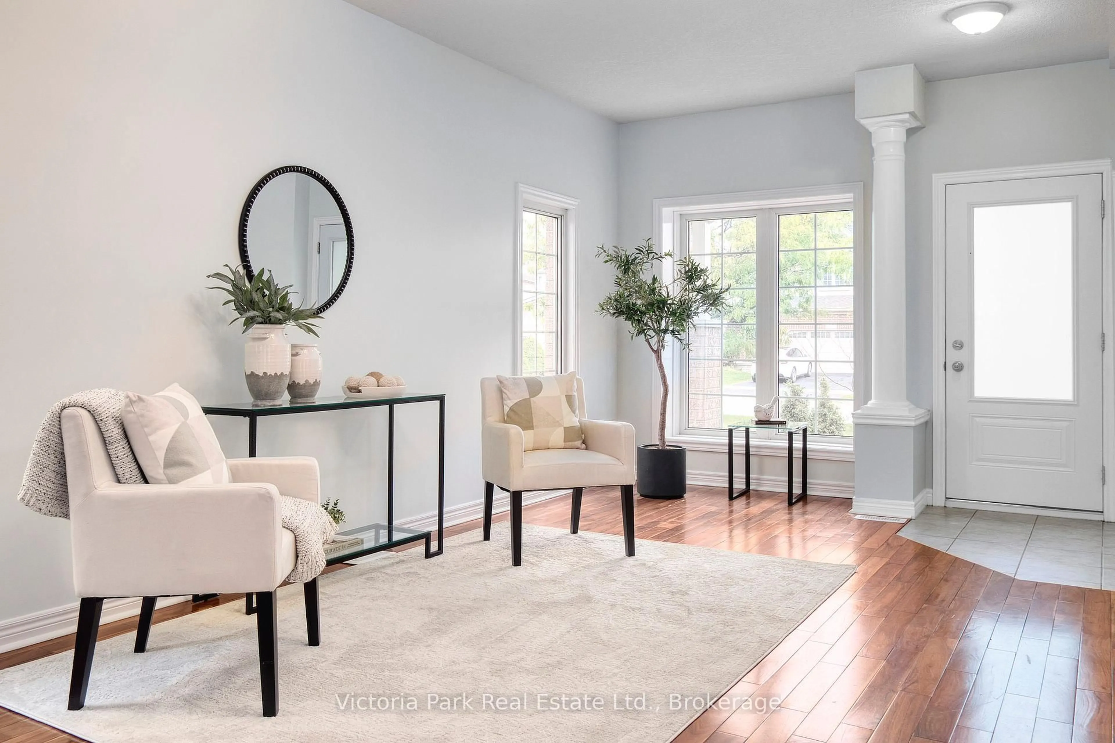 Indoor entryway for 407 Woodrow Dr, Waterloo Ontario N2T 2V7