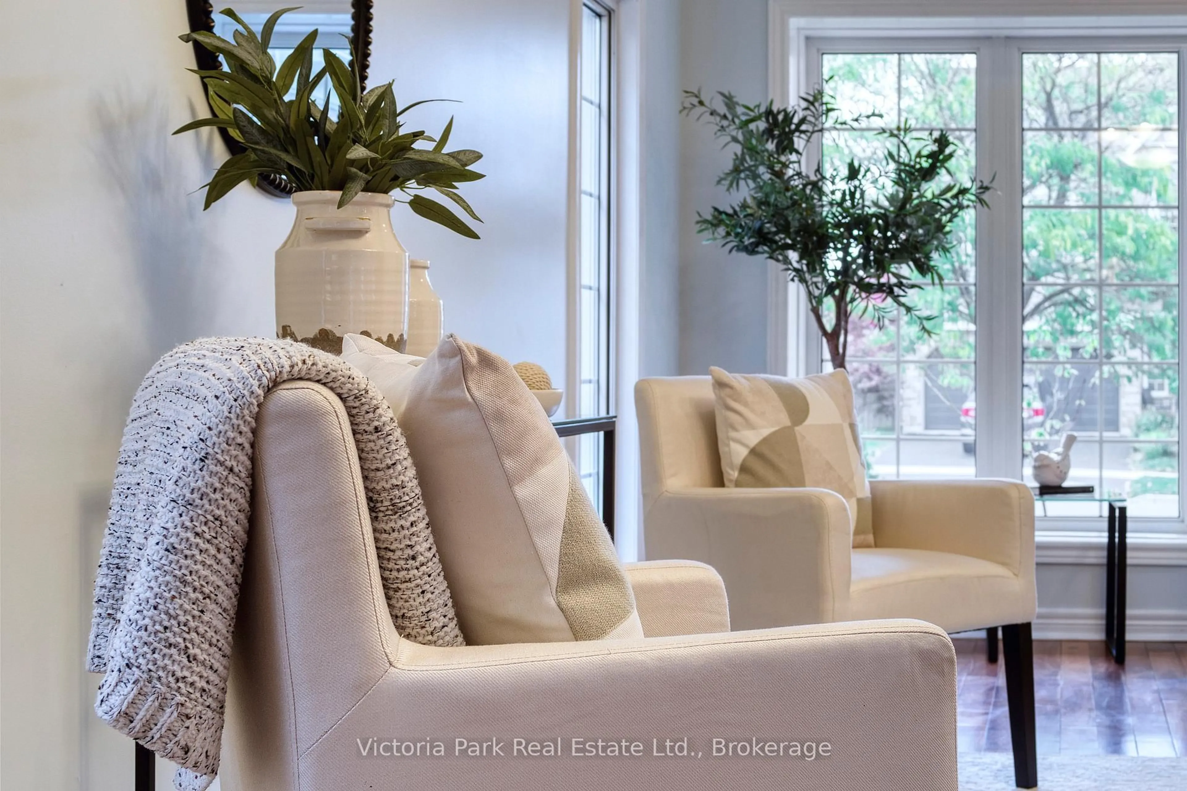 Living room with furniture, unknown for 407 Woodrow Dr, Waterloo Ontario N2T 2V7