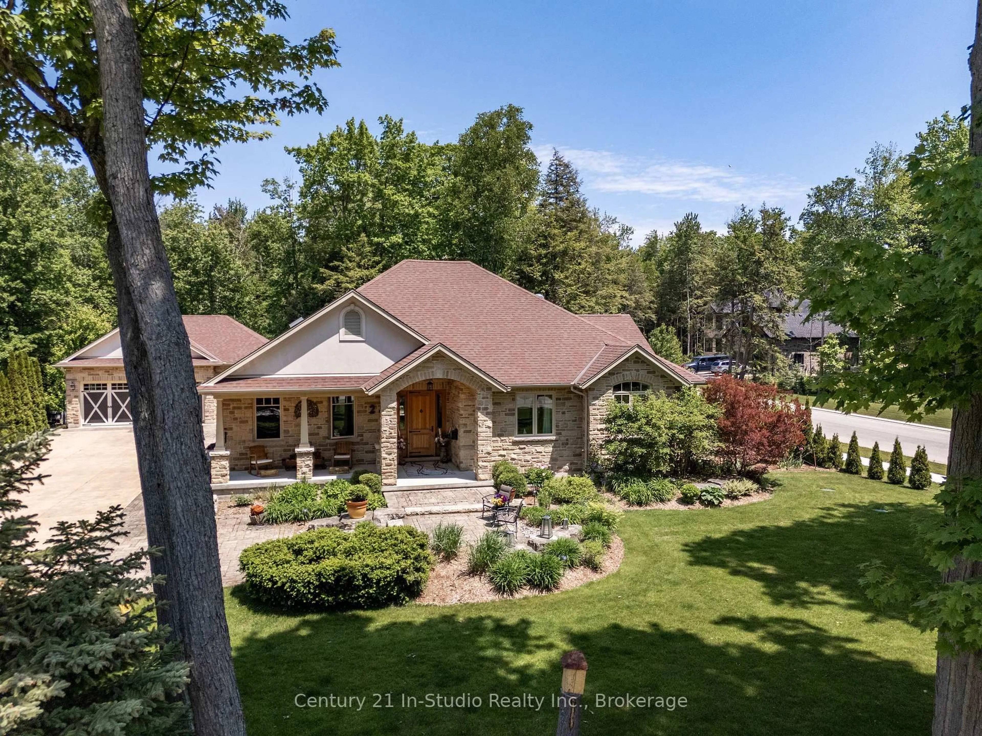 A pic from outside/outdoor area/front of a property/back of a property/a pic from drone, unknown for 27 Carter Dr, Saugeen Shores Ontario N0H 2C6