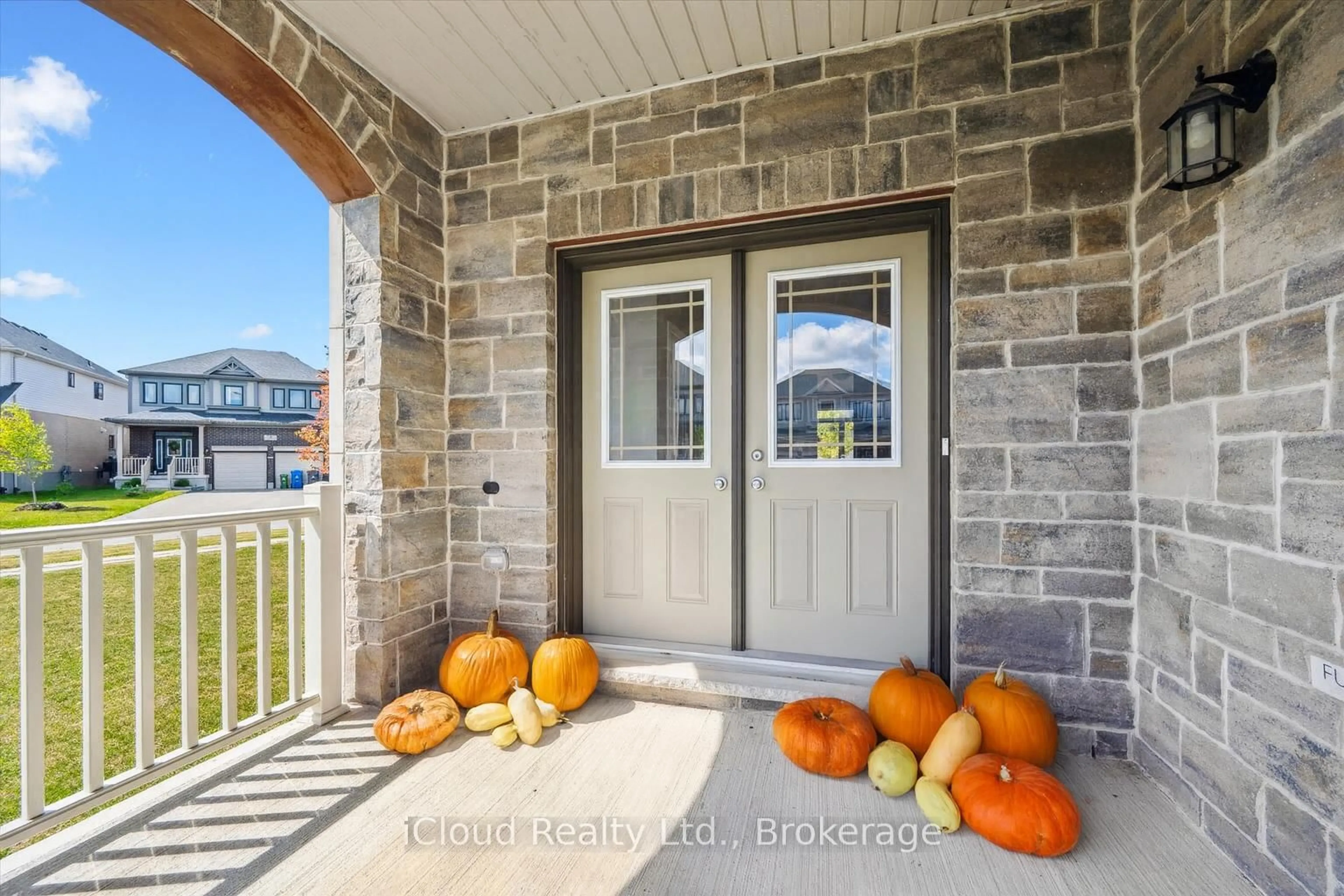 Indoor entryway for 18 Everton Dr, Guelph Ontario N1E 0R9
