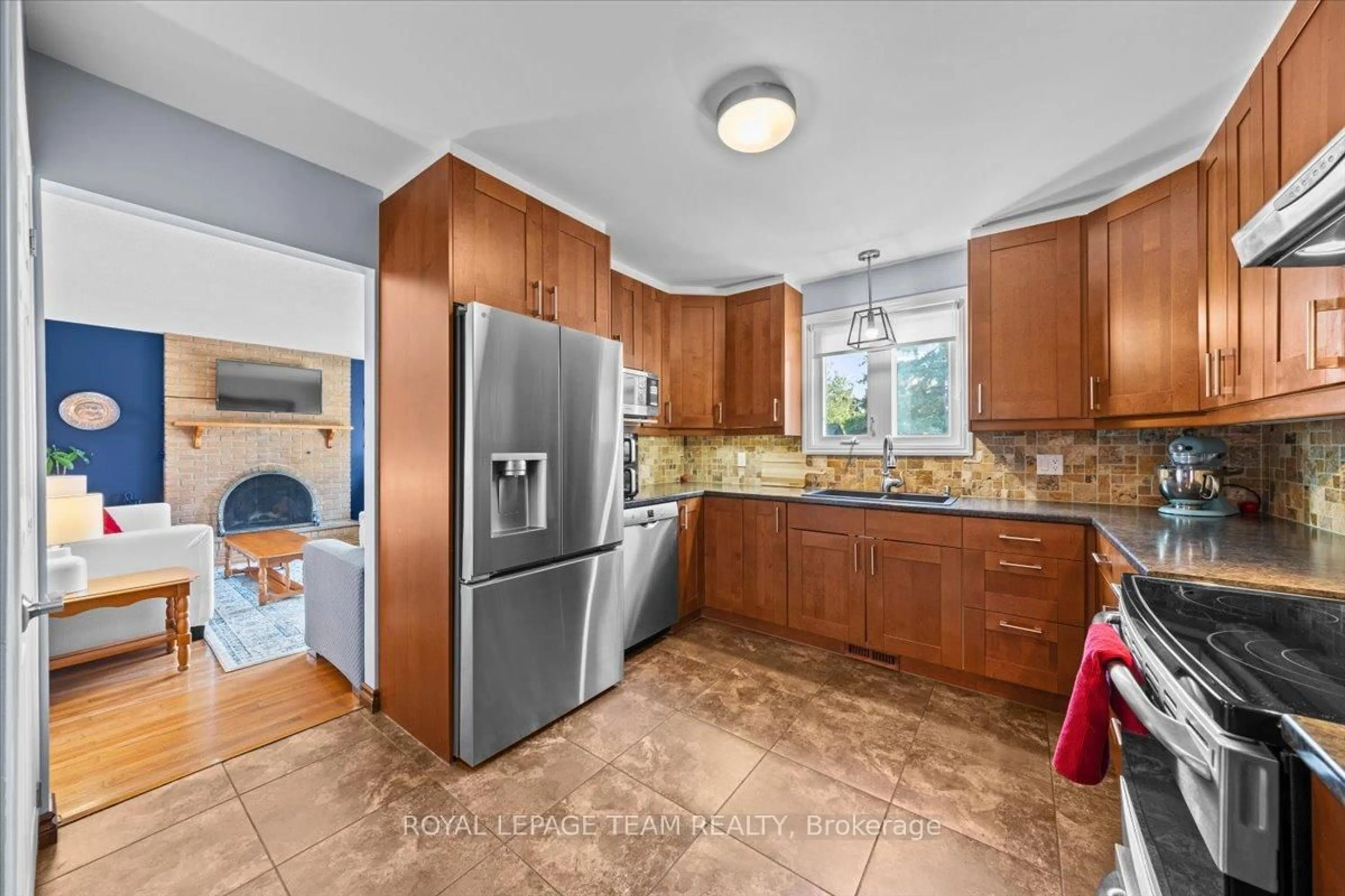 Standard kitchen, ceramic/tile floor for 1633 Grey Nuns Dr, Orleans Ontario K1C 1T8