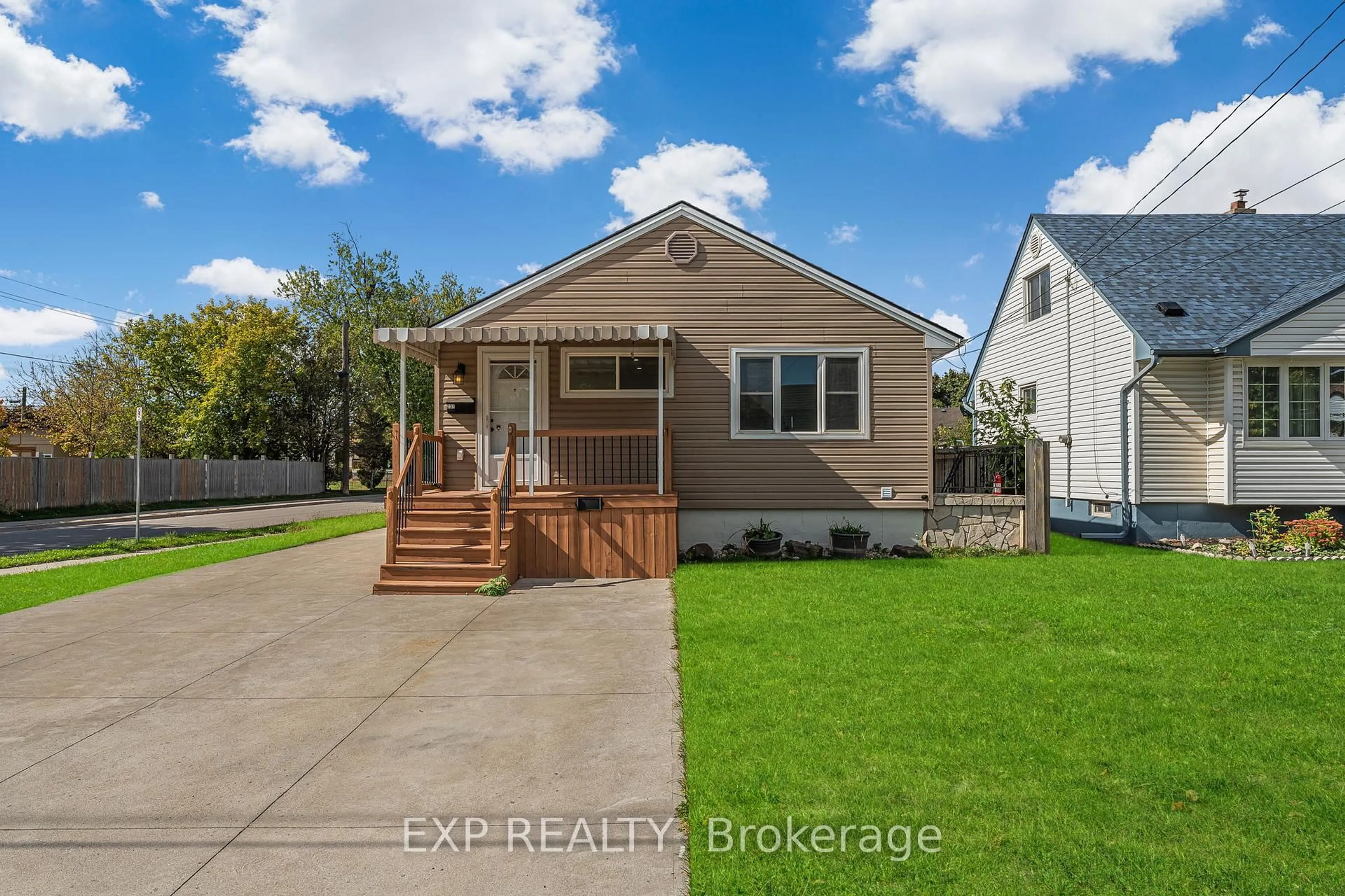 Home with vinyl exterior material, street for 237 Adair Ave, Hamilton Ontario L8H 6B3