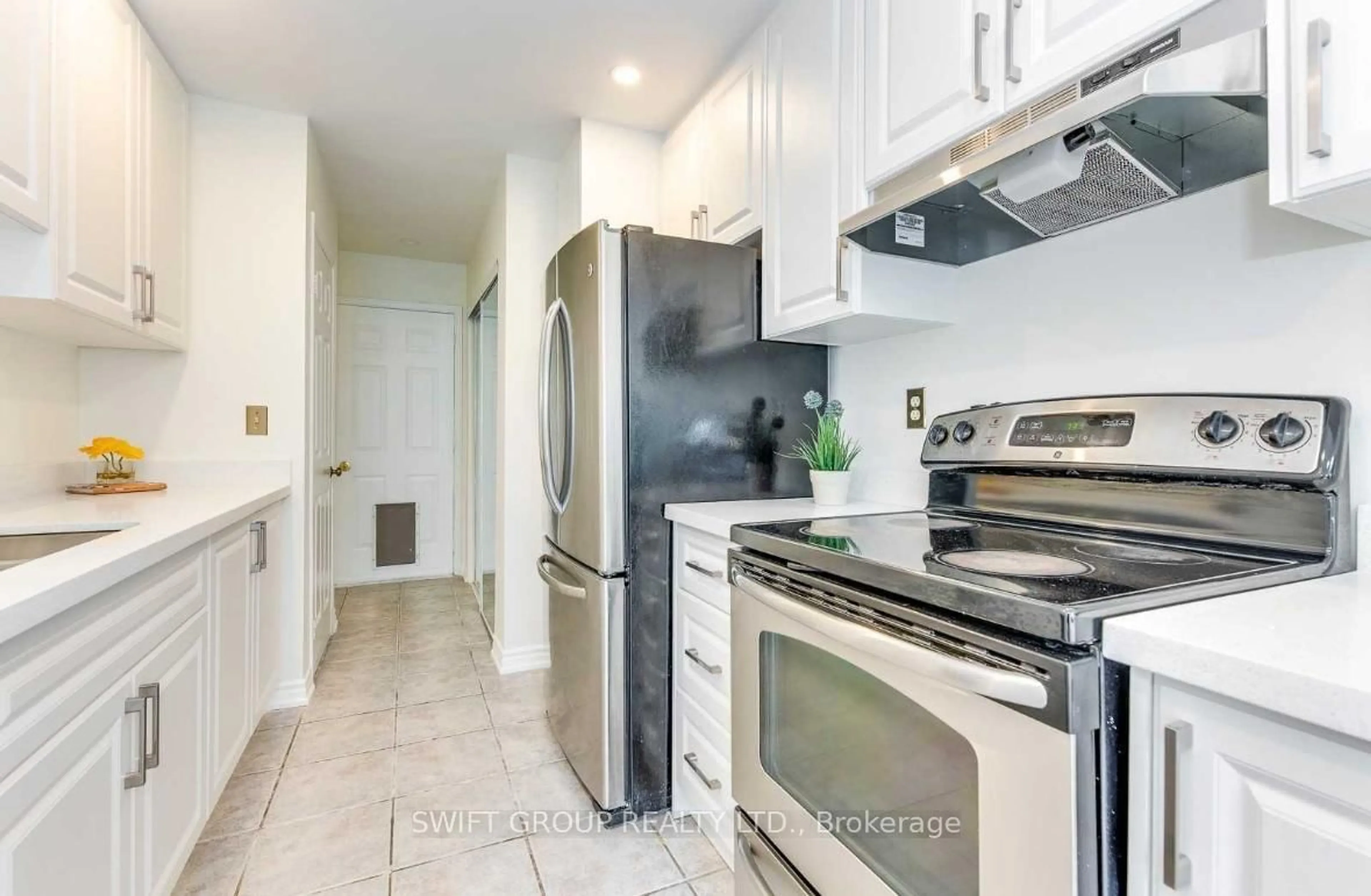 Standard kitchen, ceramic/tile floor for 3 Perthshire Crt, Hamilton Ontario L9K 1R6