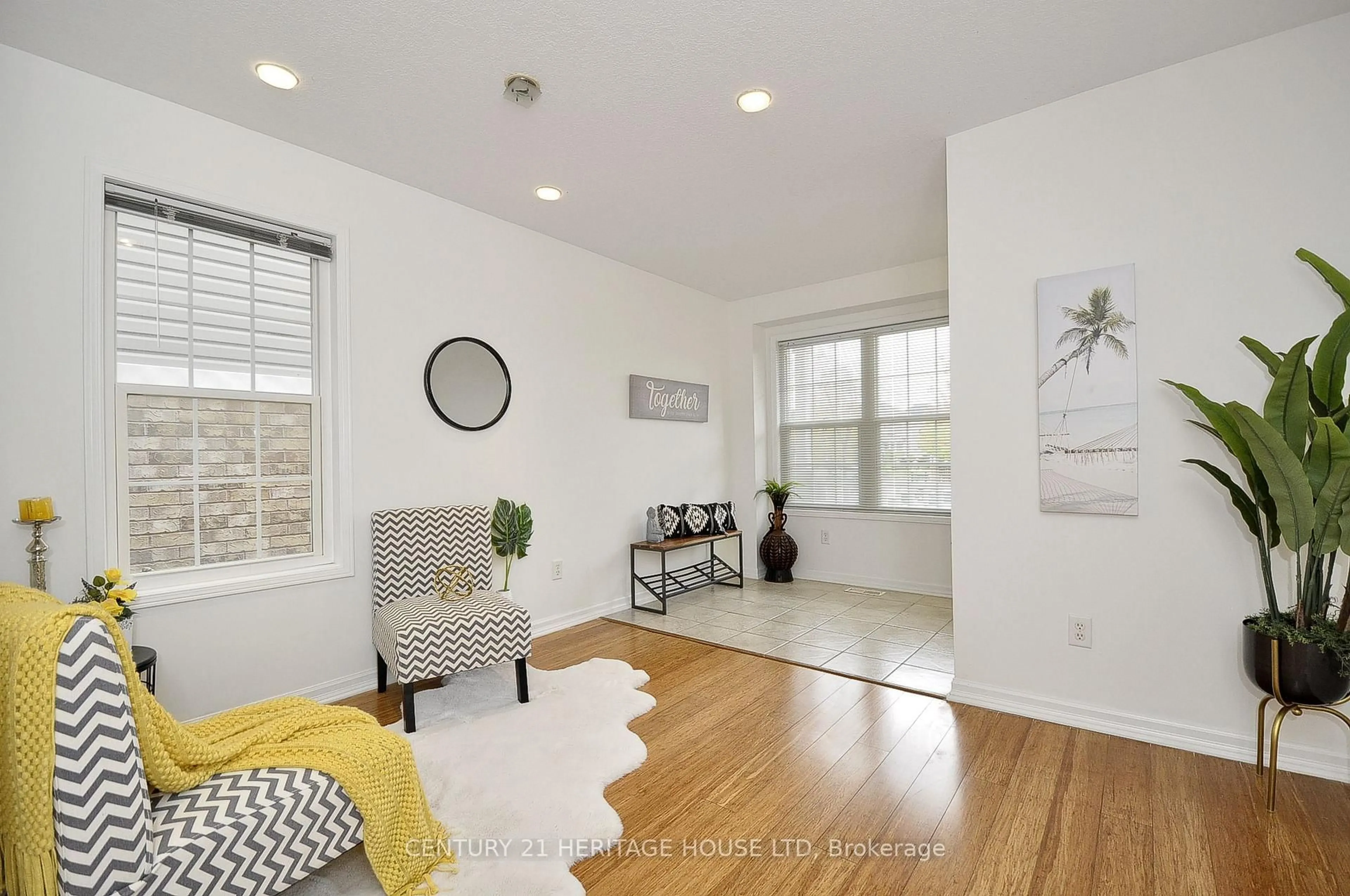 Living room with furniture, wood/laminate floor for 40 Swift Cres, Cambridge Ontario N1P 1J9