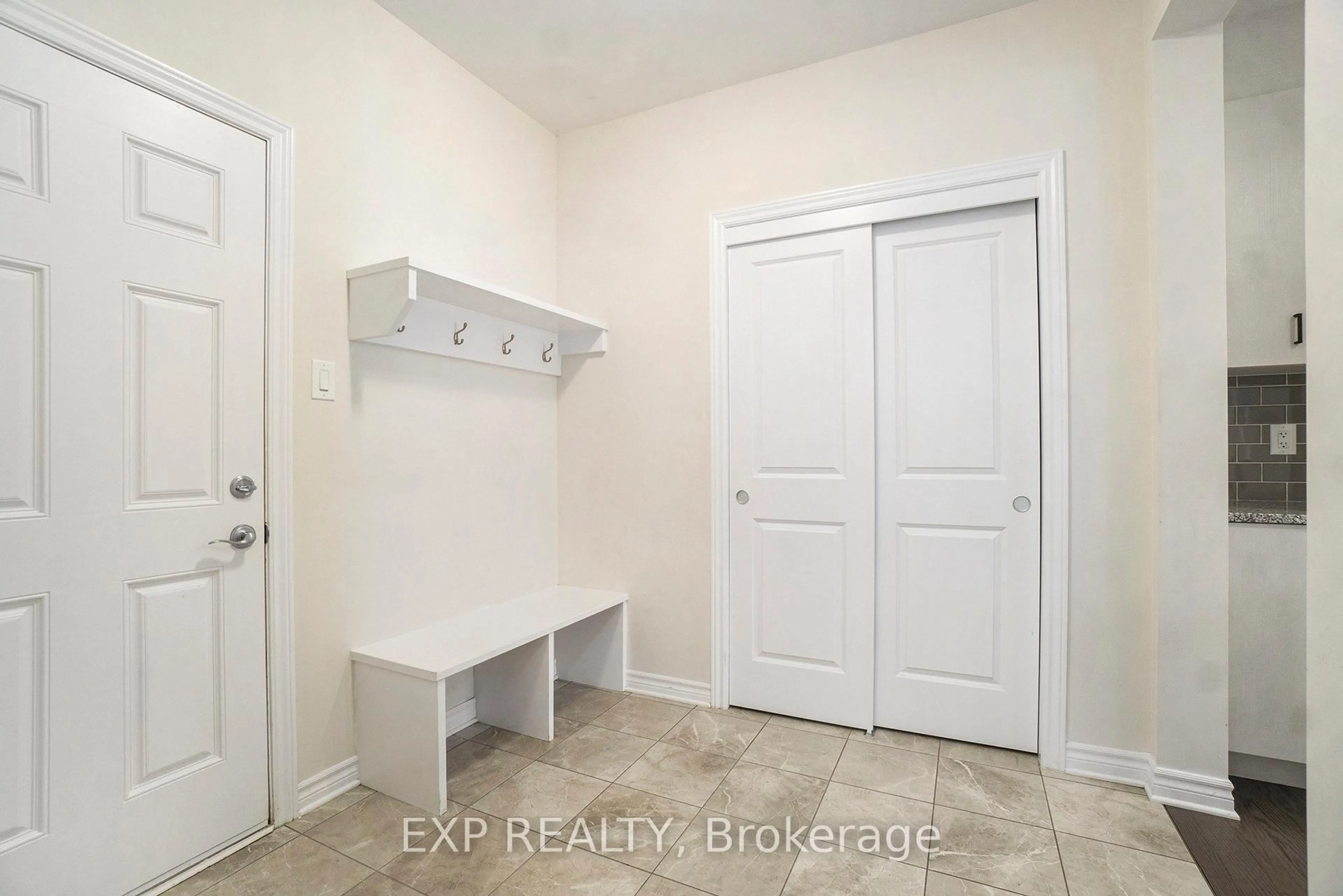 Indoor entryway for 616 Enclave Lane, Clarence-Rockland Ontario K4K 0M8
