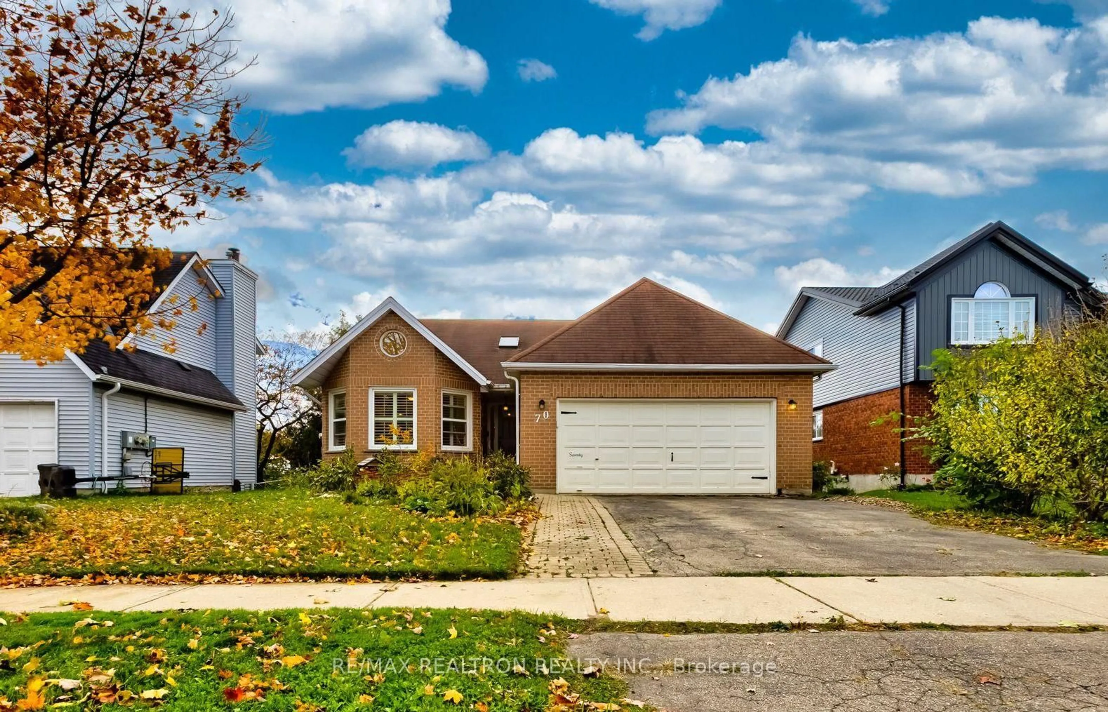 Home with vinyl exterior material, street for 70 Pinnacle Cres, Guelph Ontario N1K 1P6