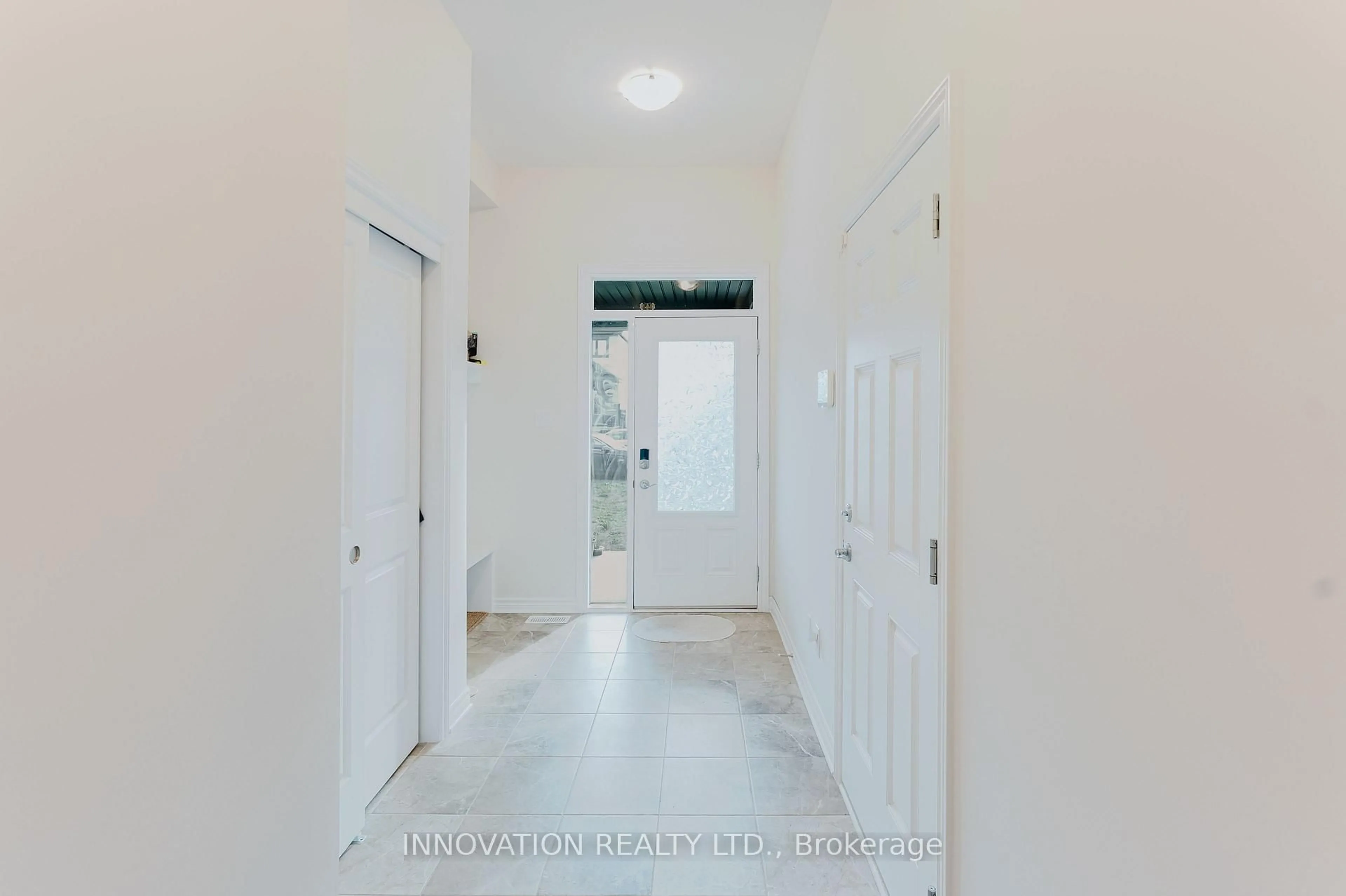 Indoor entryway for 25 Atop Lane, Ottawa Ontario K1X 1G6