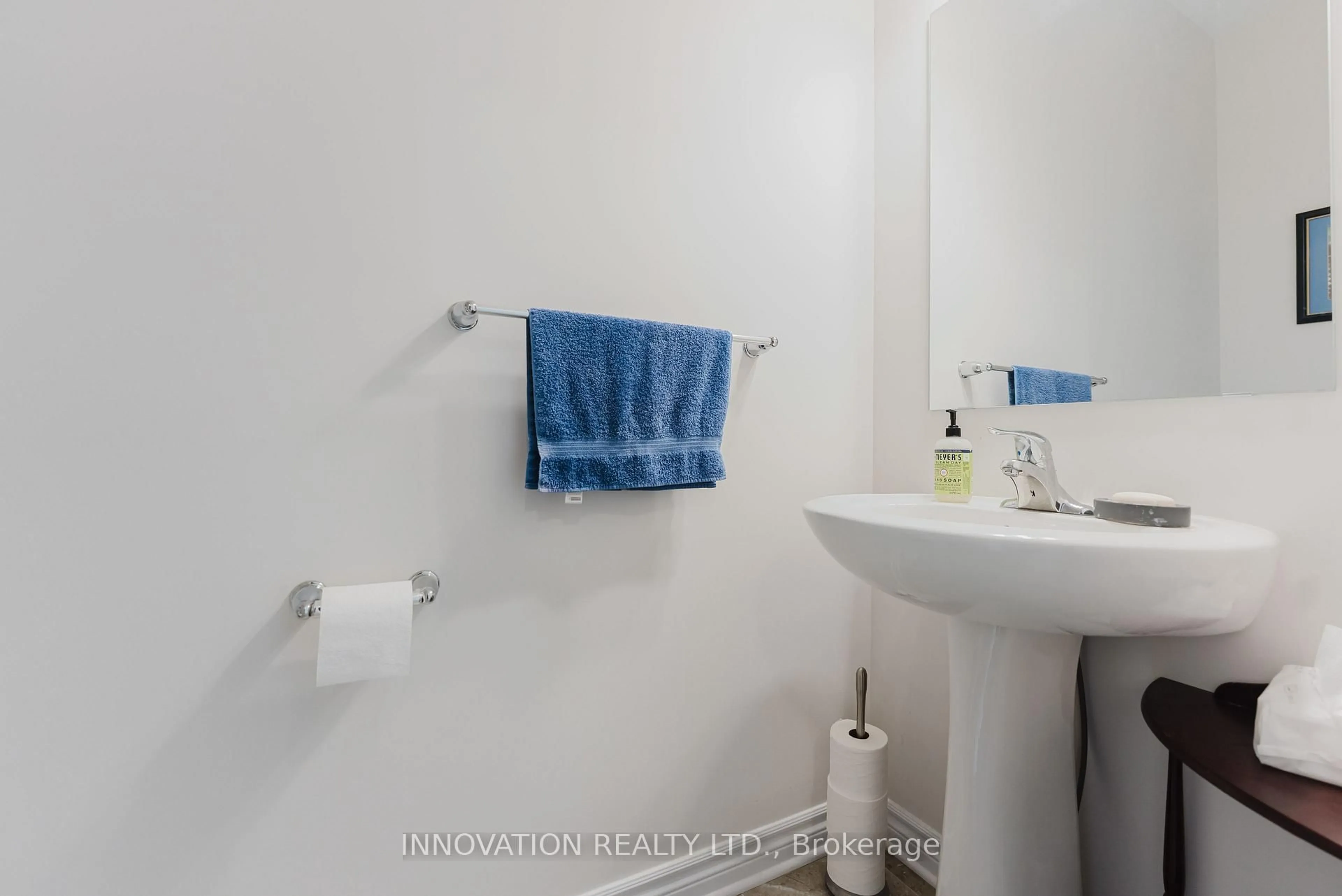 Standard bathroom, unknown for 25 Atop Lane, Ottawa Ontario K1X 1G6