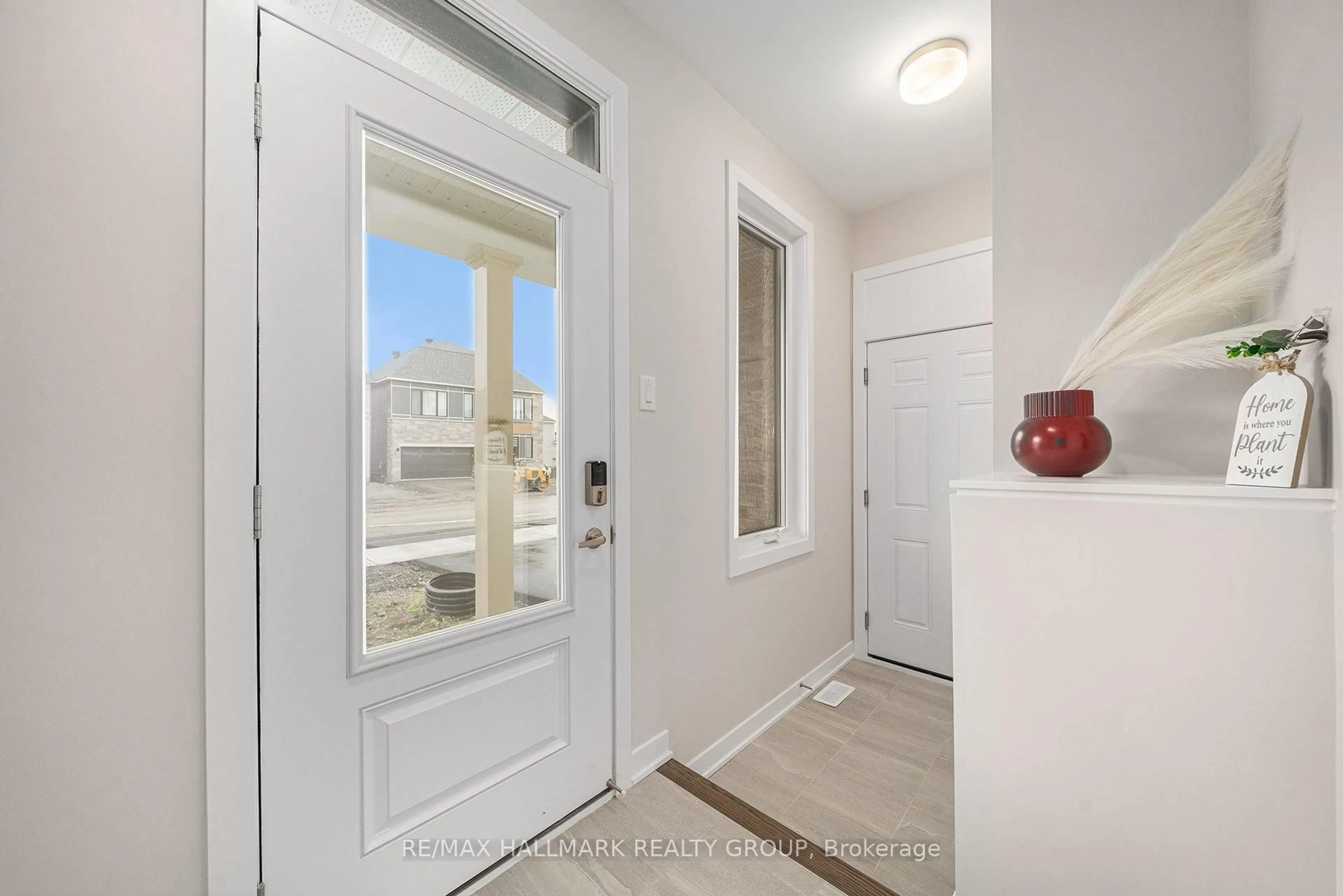 Indoor entryway for 173 Conservancy Dr, Nepean Ontario K2J 7L8