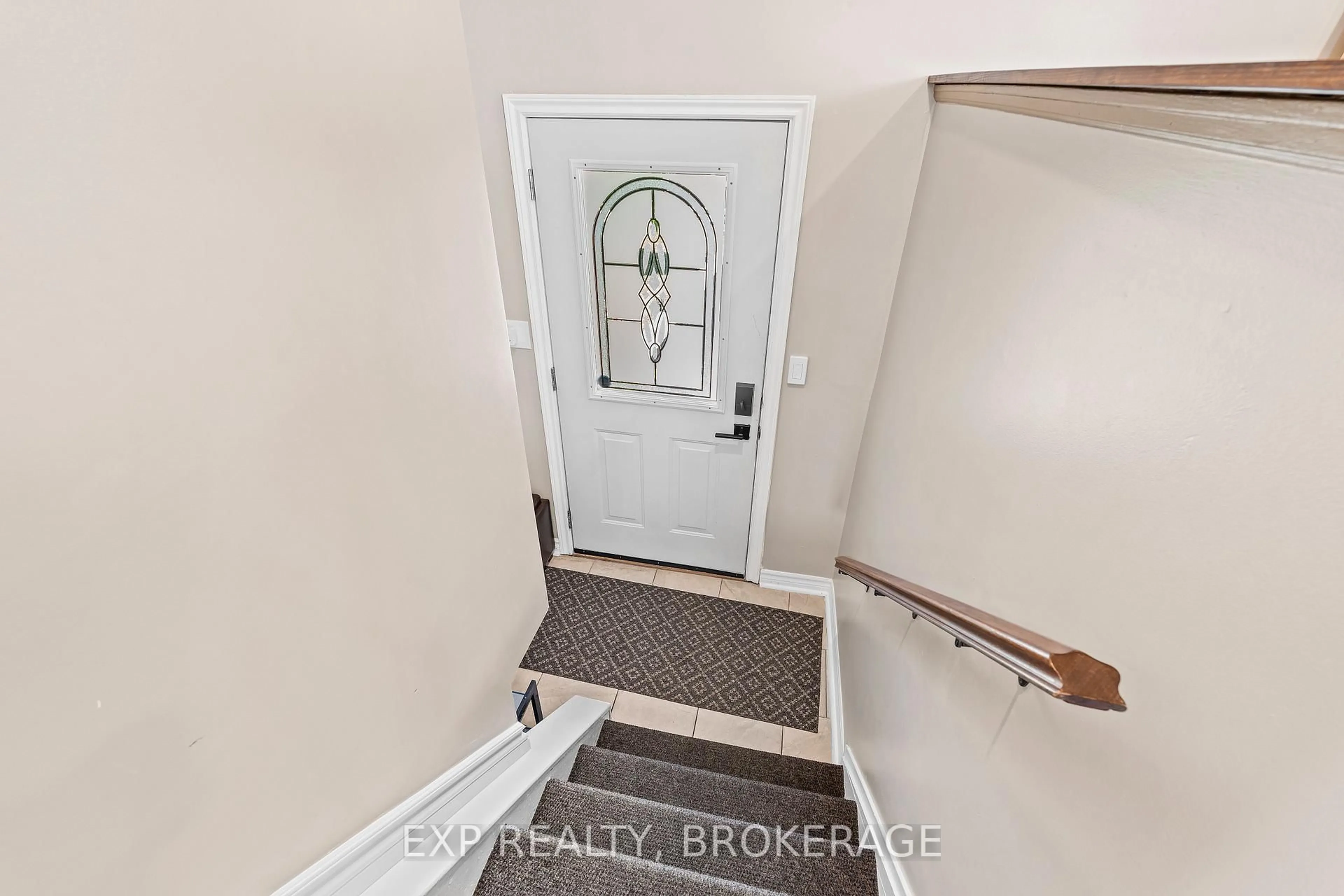 Indoor entryway for 968 KENSHAW St, Kingston Ontario K7P 1M1
