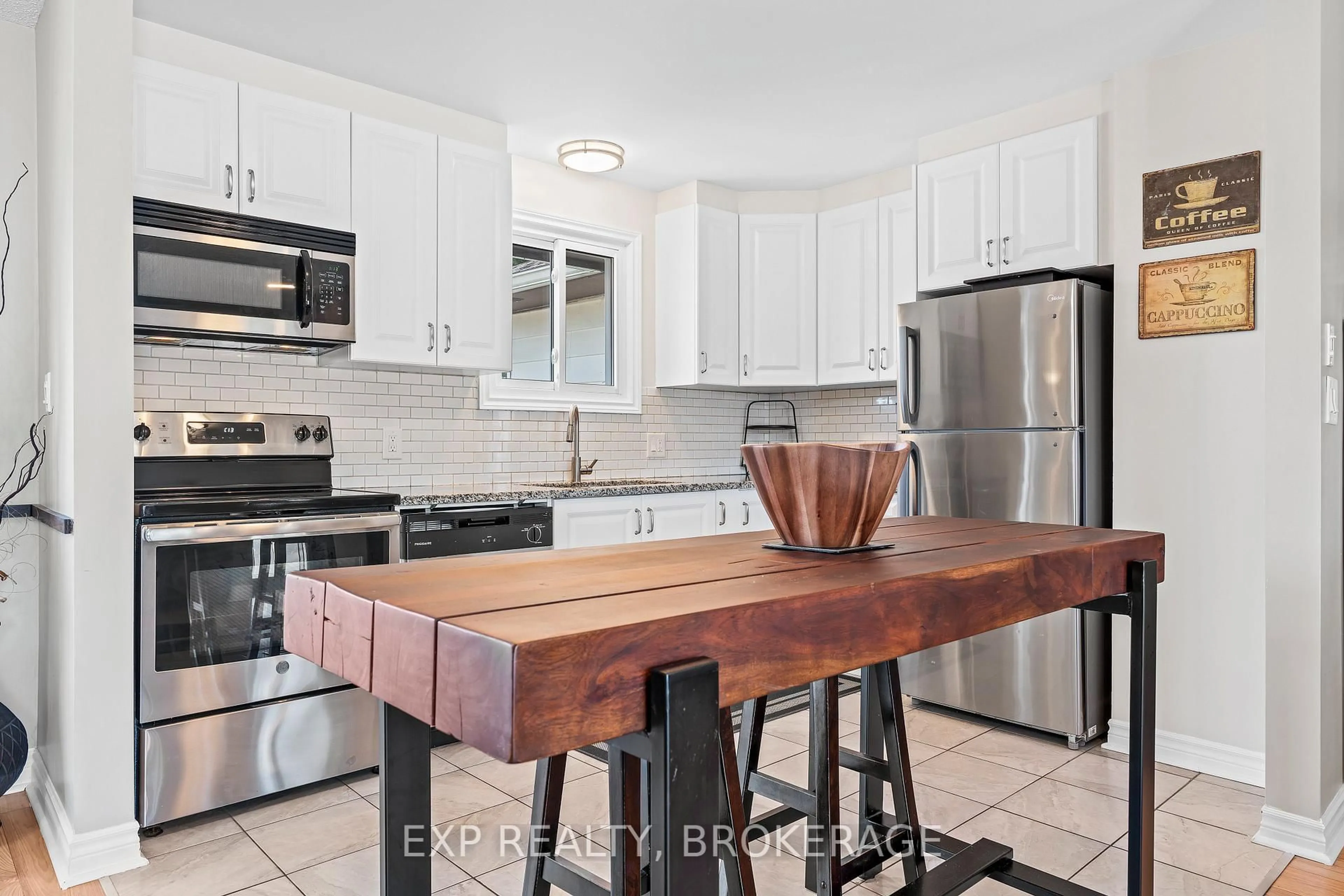 Open concept kitchen, ceramic/tile floor for 968 KENSHAW St, Kingston Ontario K7P 1M1