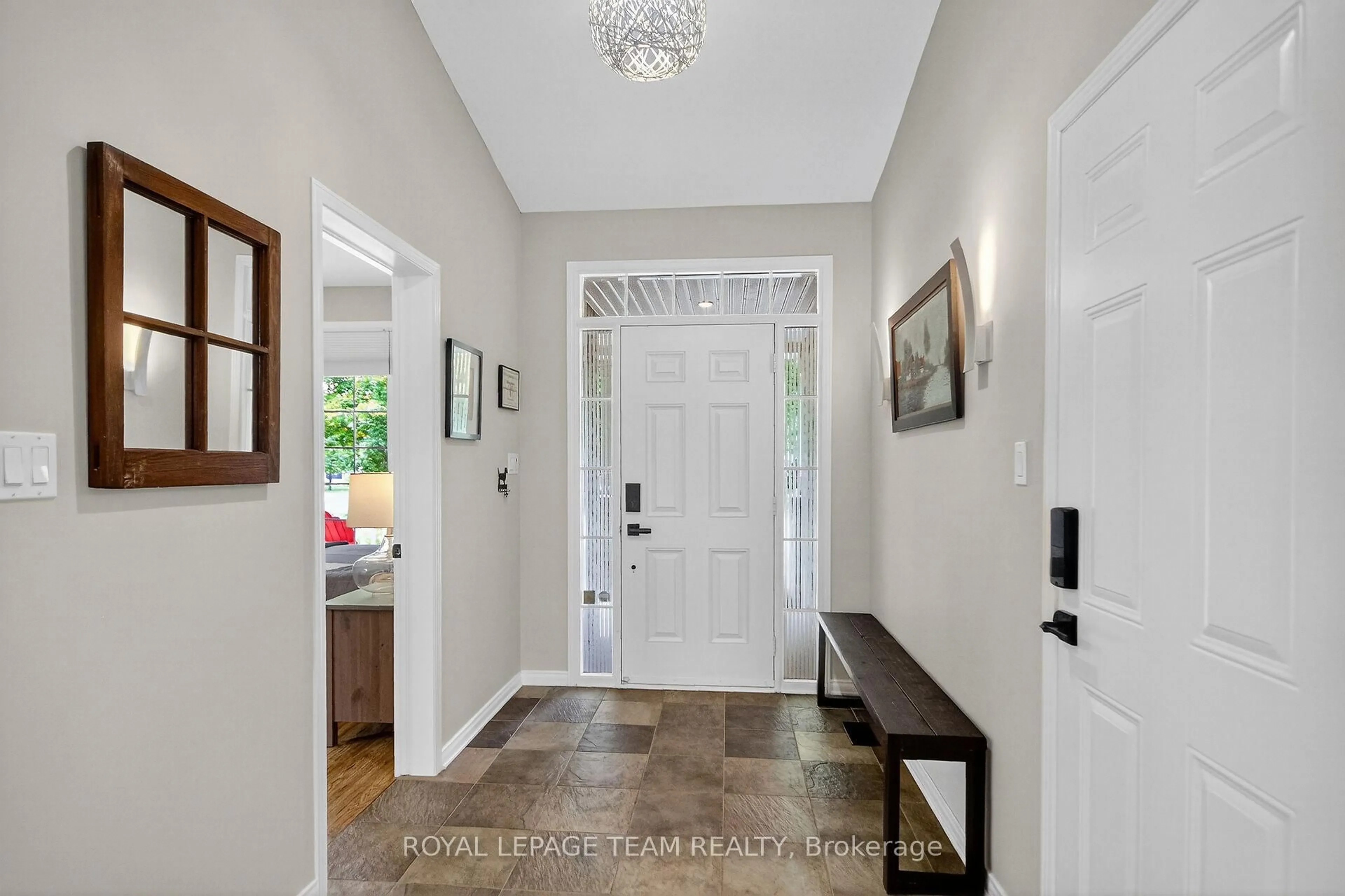 Indoor entryway for 128 Chenoa Way, Ottawa Ontario K2J 0M2