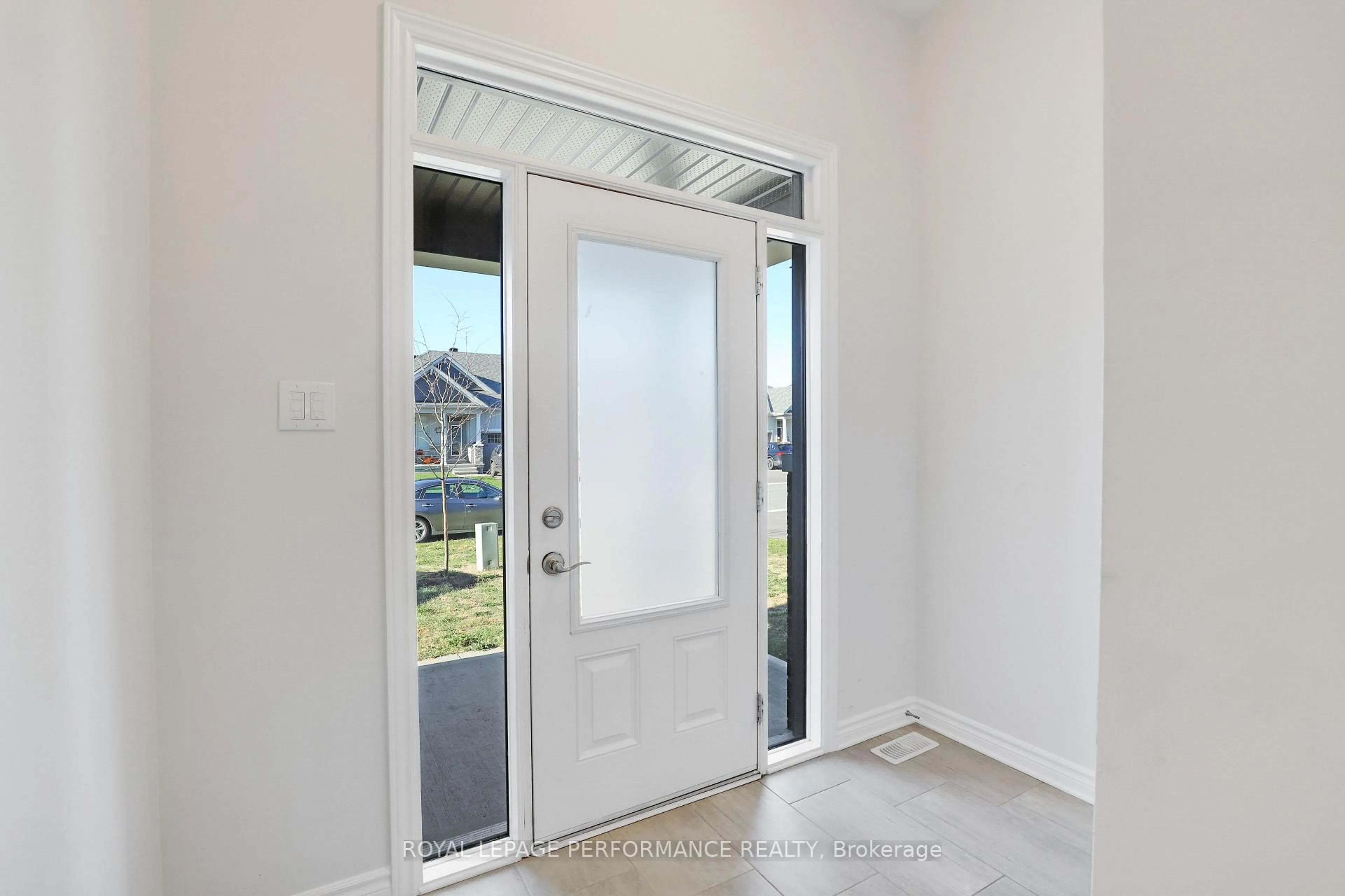 Indoor entryway for 108 Patchell Pl, North Grenville Ontario K0G 1J0