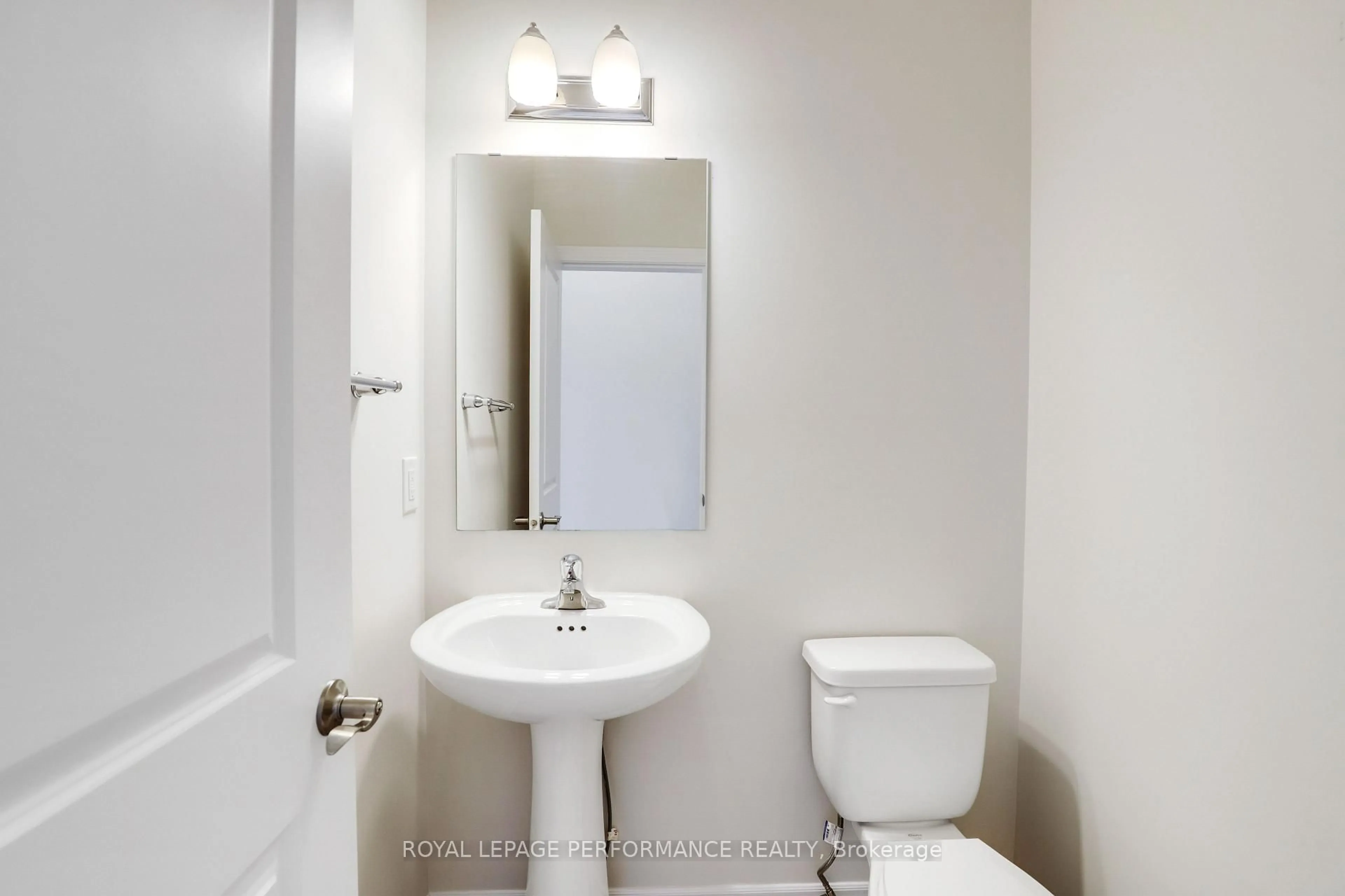 Standard bathroom, ceramic/tile floor for 108 Patchell Pl, North Grenville Ontario K0G 1J0