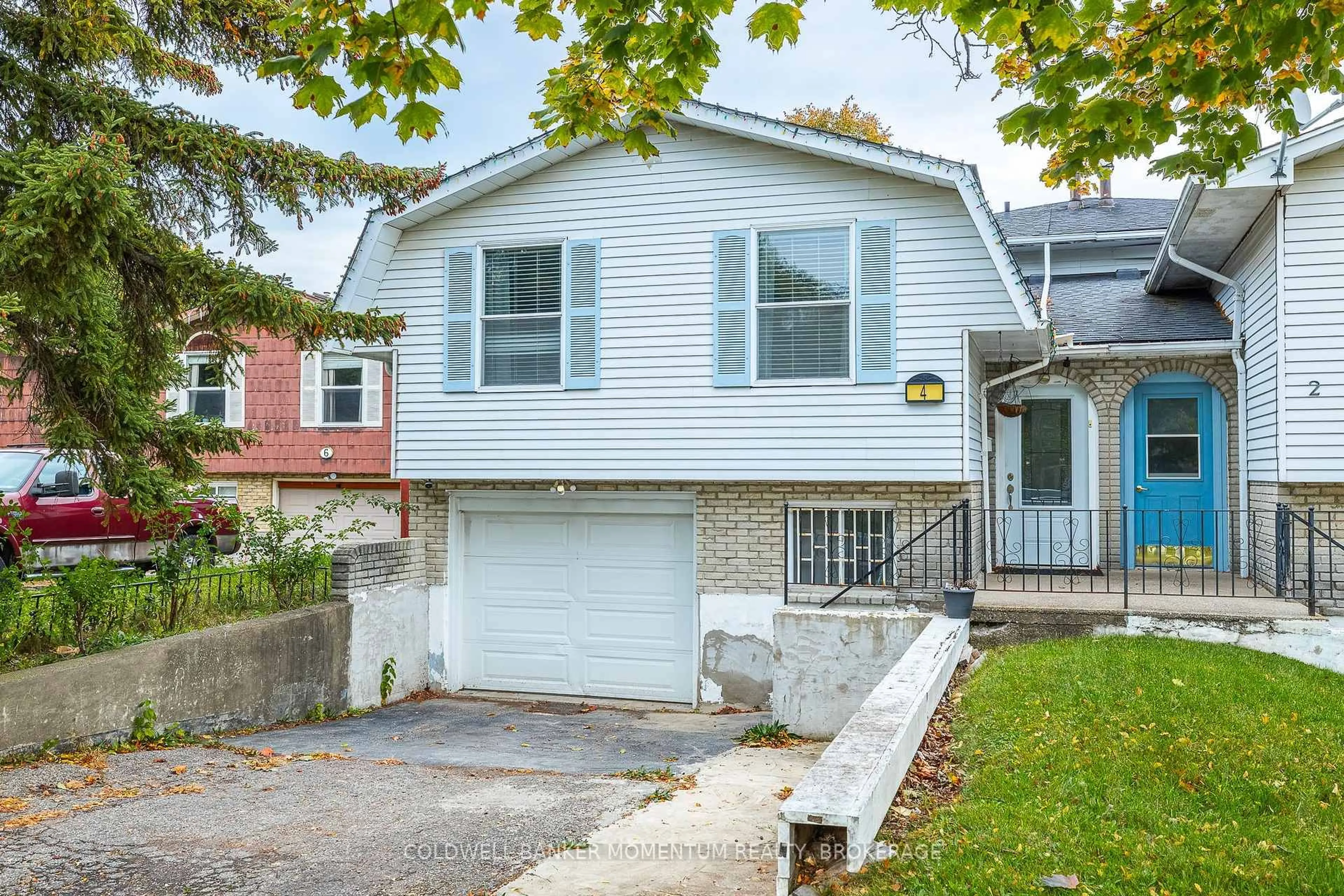 Home with vinyl exterior material, street for 4 Kerwin Gate, St. Catharines Ontario L2N 4J8