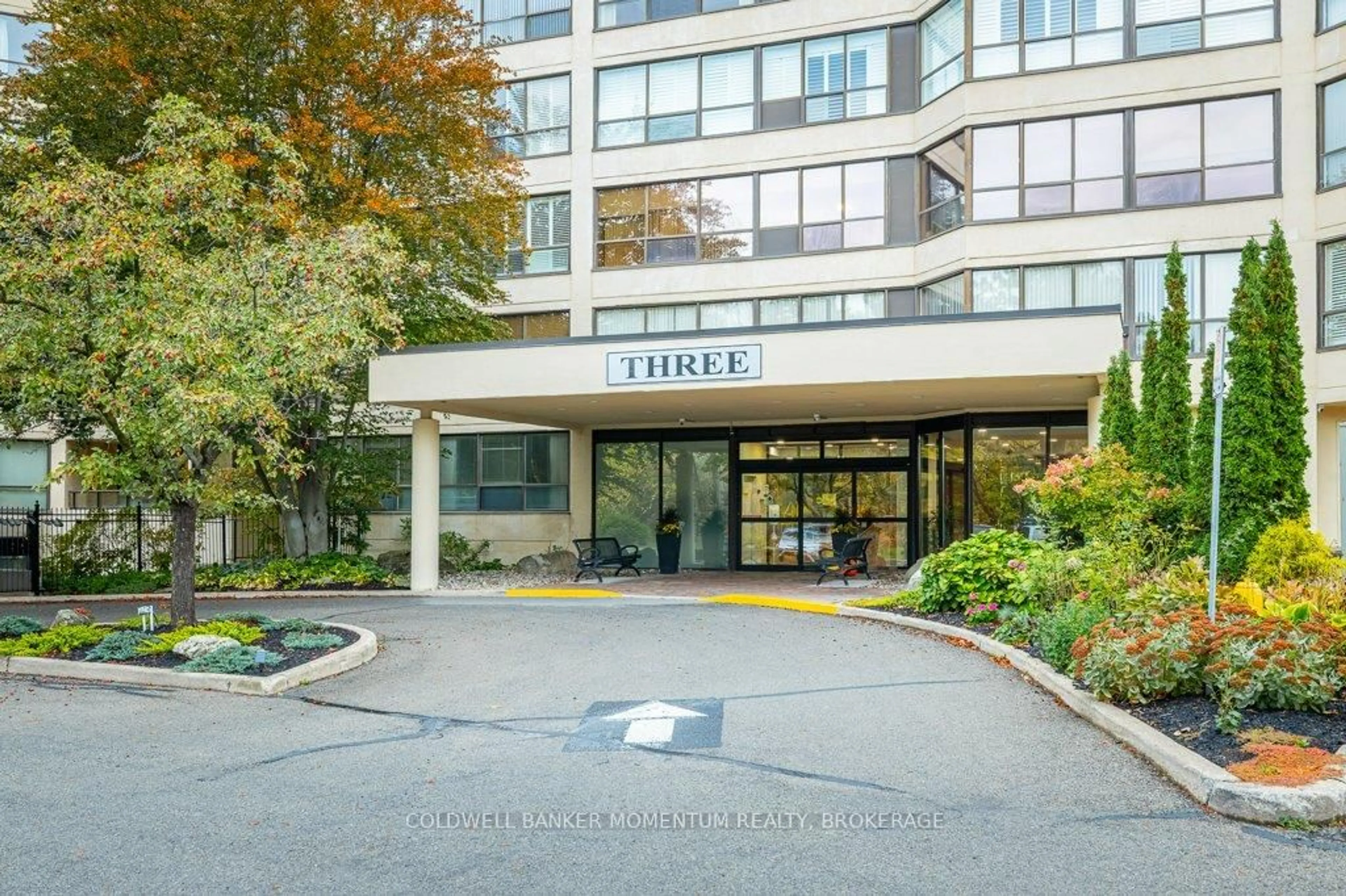 Indoor foyer for 3 Towering Heights Blvd #206, St. Catharines Ontario L2T 4A4