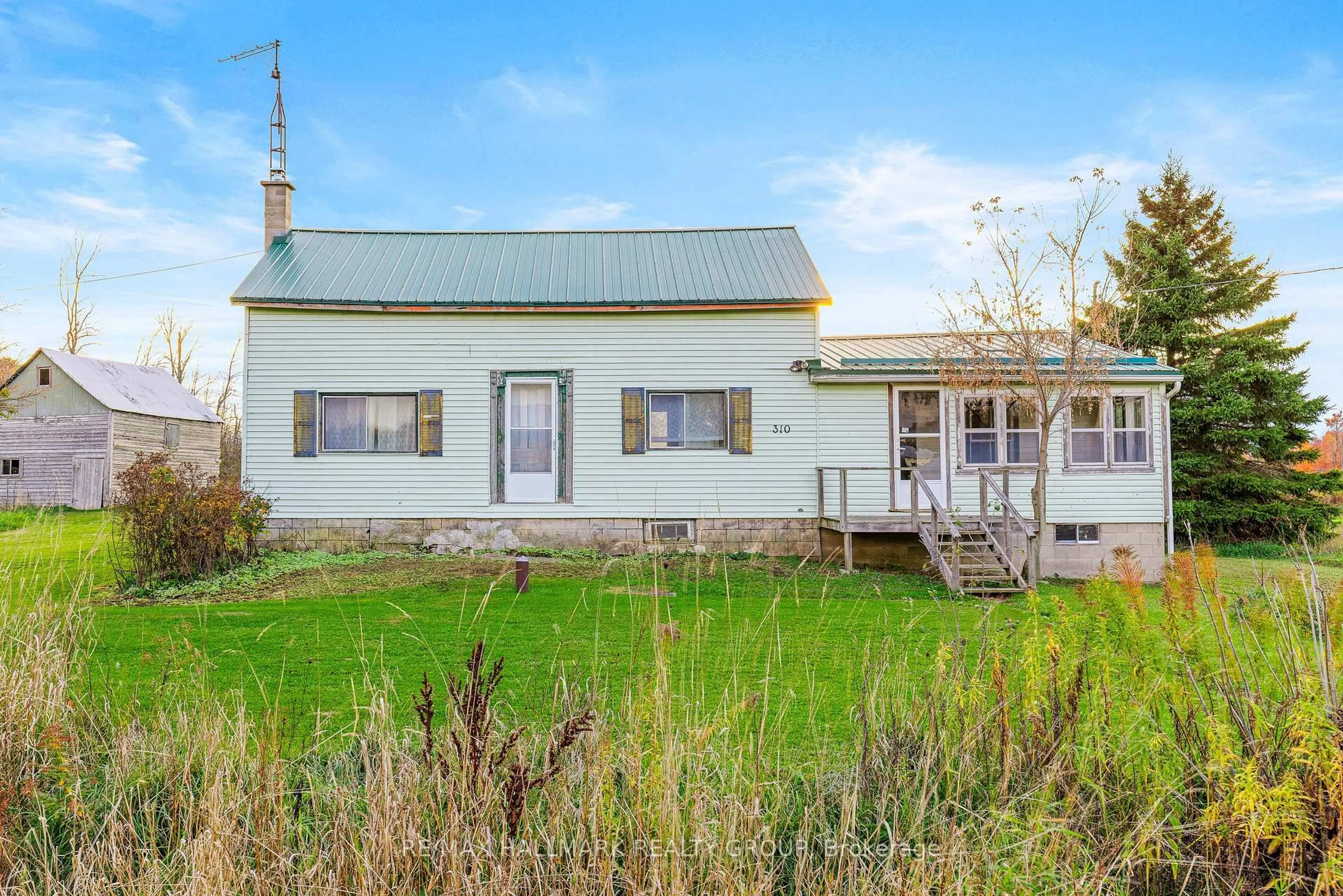 A pic from outside/outdoor area/front of a property/back of a property/a pic from drone, building for 310 County Rd 5 Rd, Front of Yonge Ontario K0E 1R0