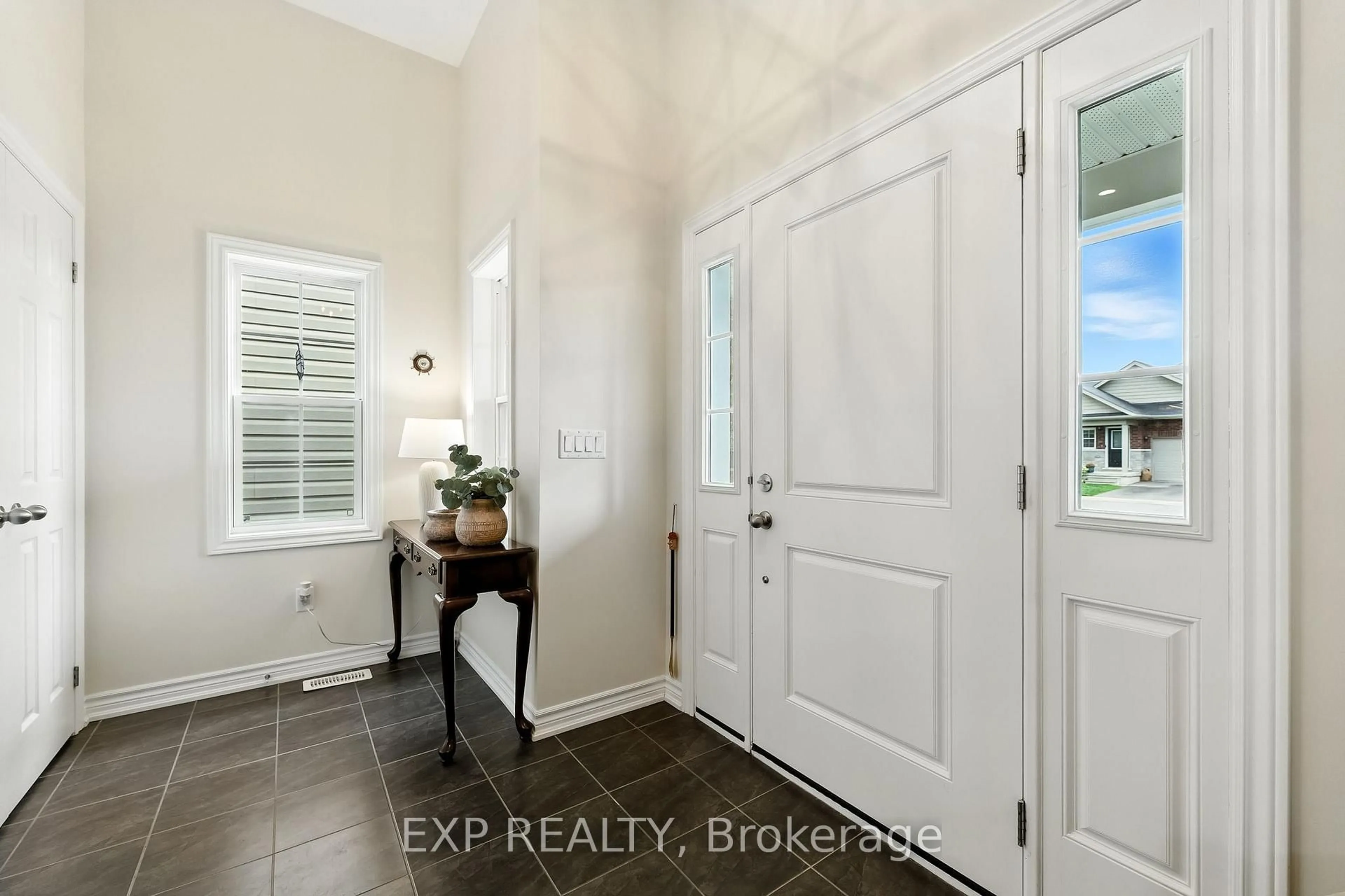 Indoor entryway for 261 Morgan St, Cobourg Ontario K9A 0L5