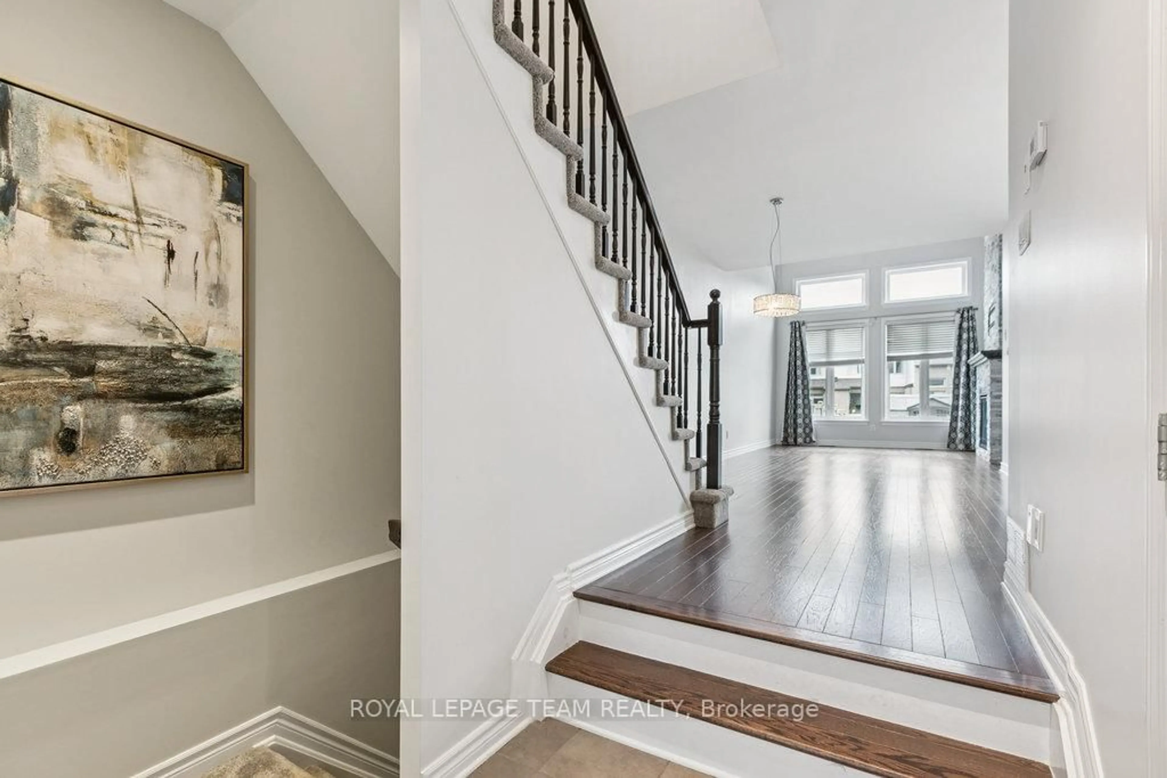 Indoor entryway for 525 Rowers Way, Ottawa Ontario K1X 0C9