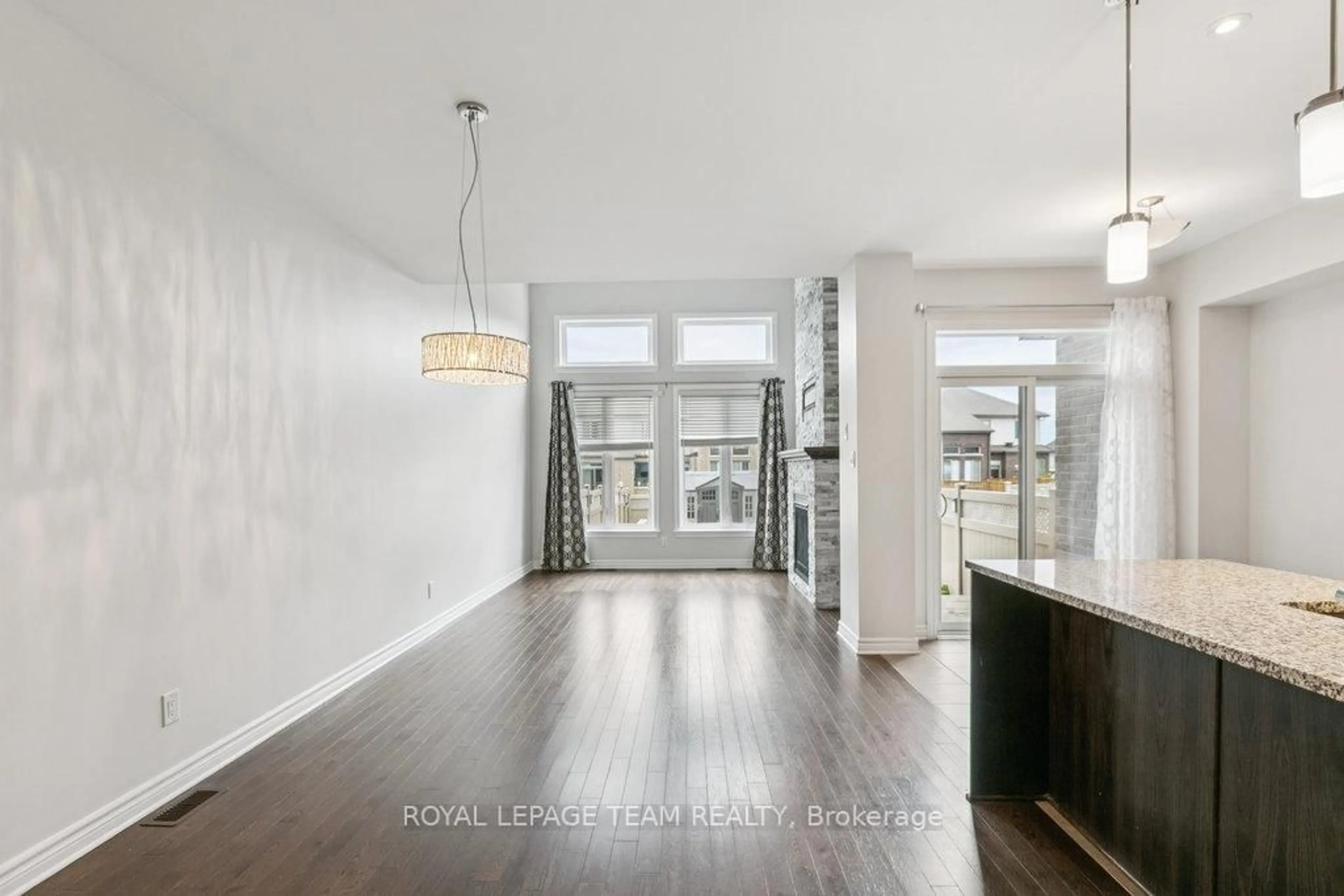 Indoor entryway for 525 Rowers Way, Ottawa Ontario K1X 0C9