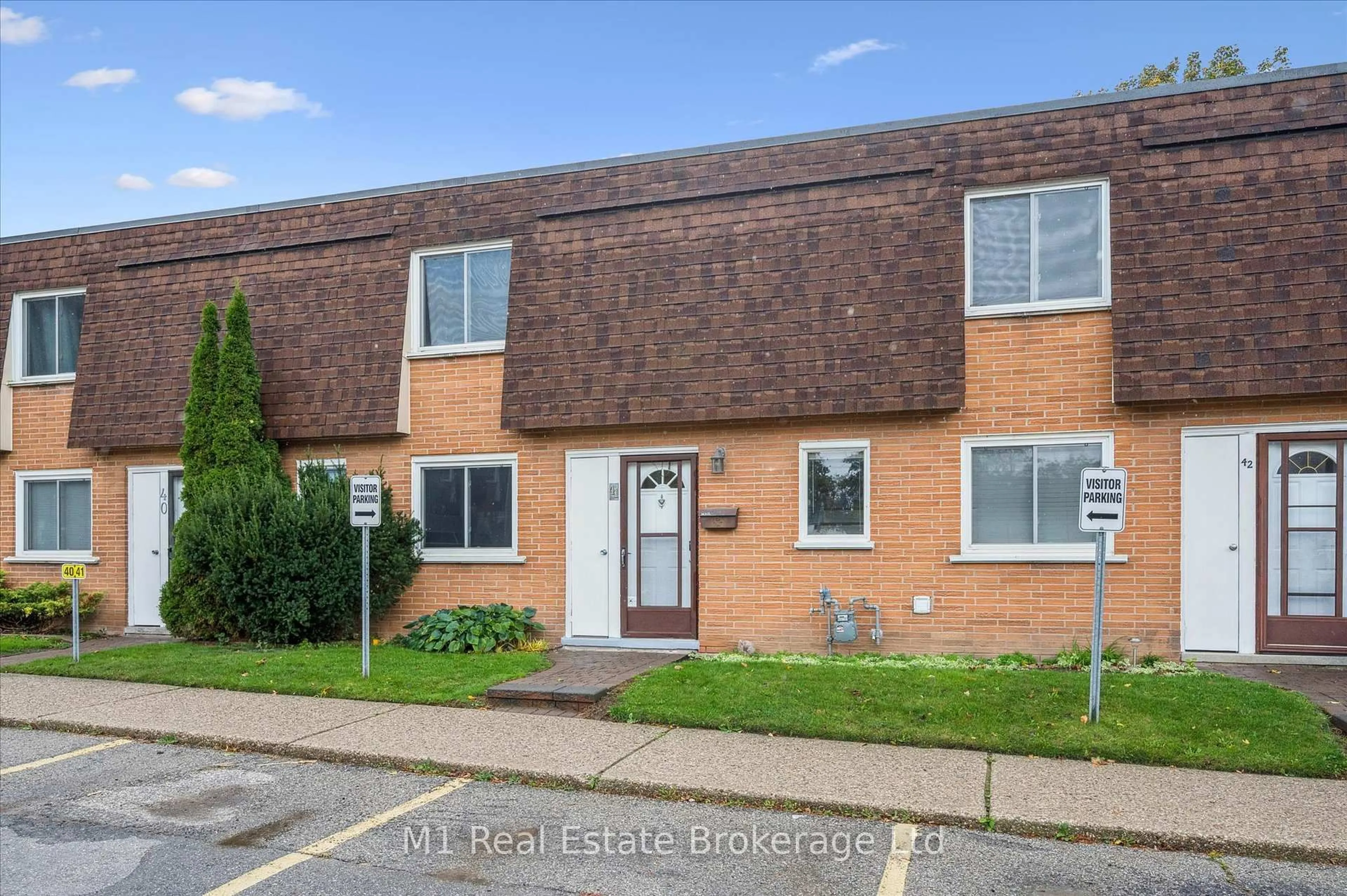 A pic from outside/outdoor area/front of a property/back of a property/a pic from drone, street for 120 Country Club Dr #41, Guelph Ontario N1E 3K7