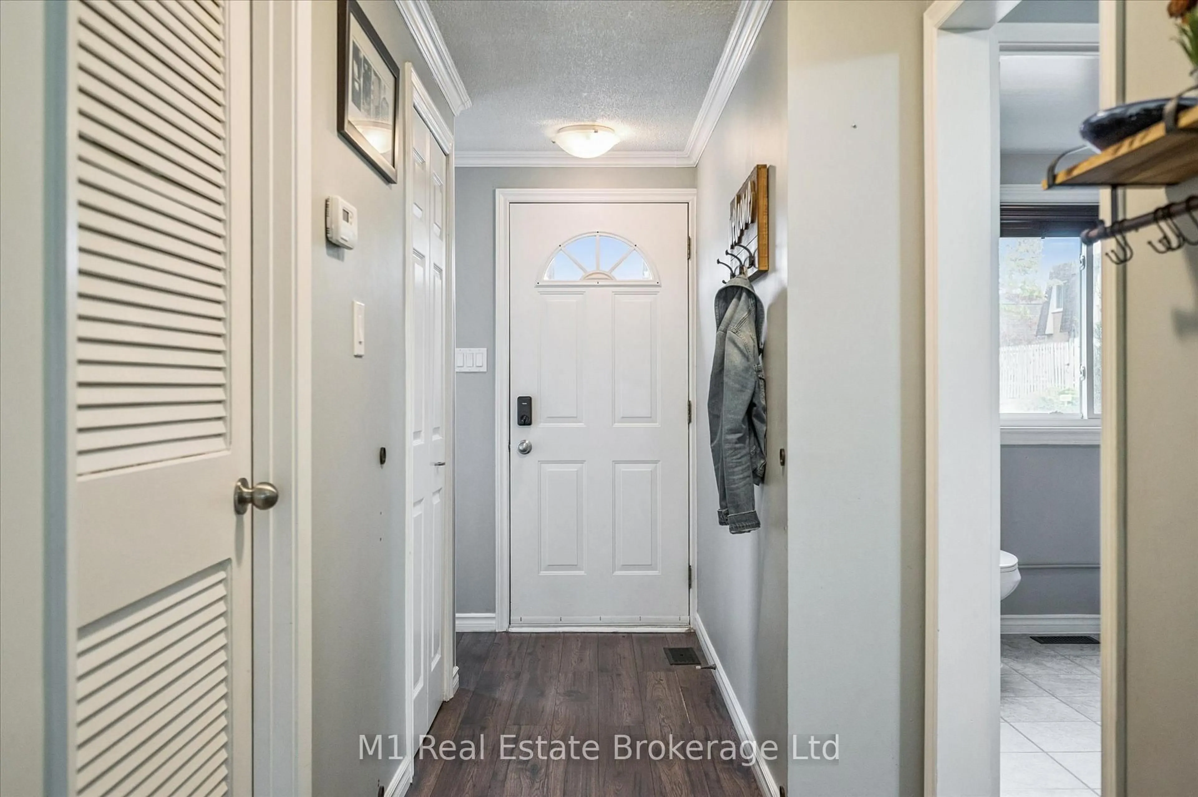 Indoor entryway for 120 Country Club Dr #41, Guelph Ontario N1E 3K7