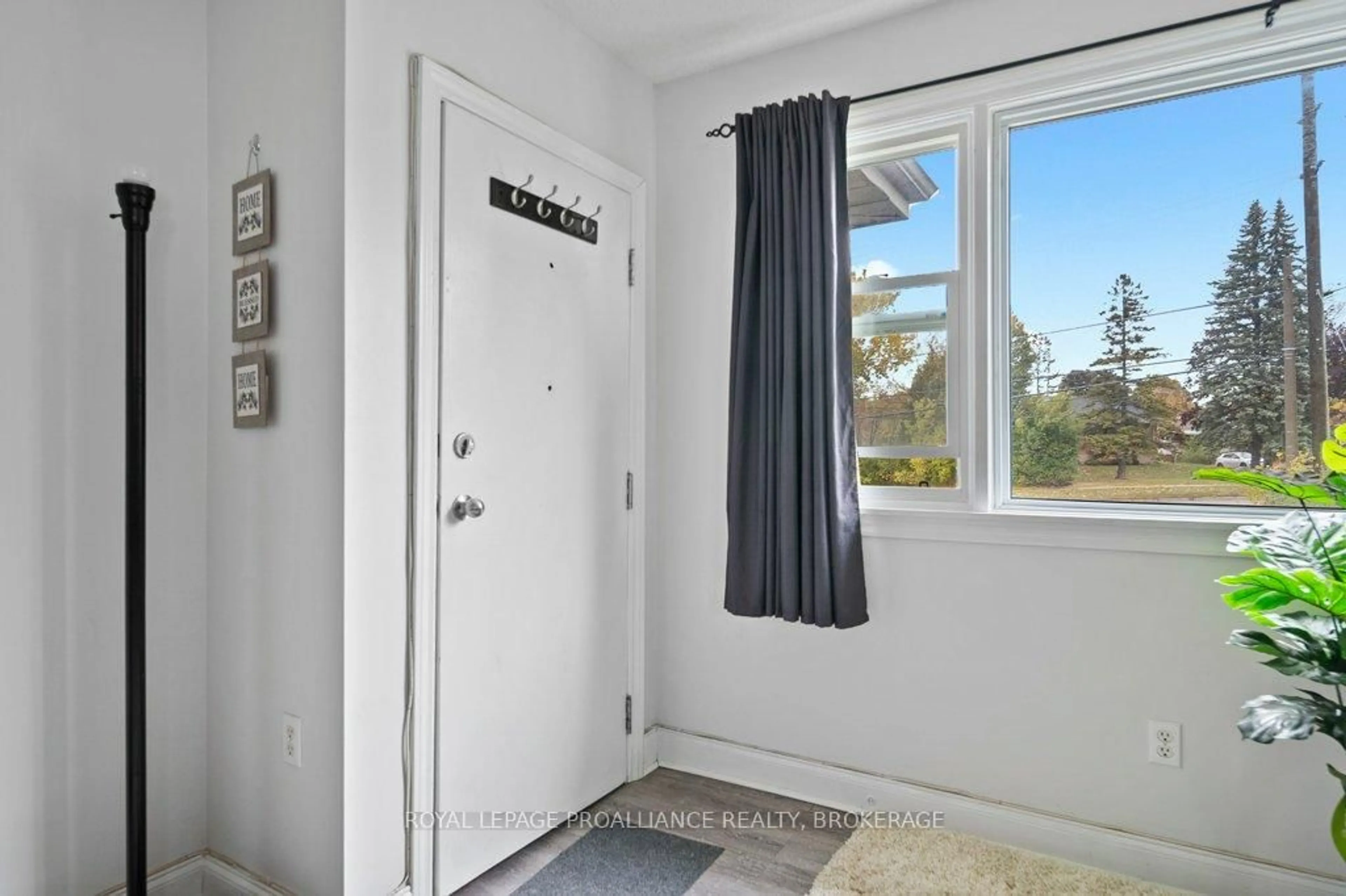 Indoor entryway for 1348 Princess St, Kingston Ontario K7M 3E2