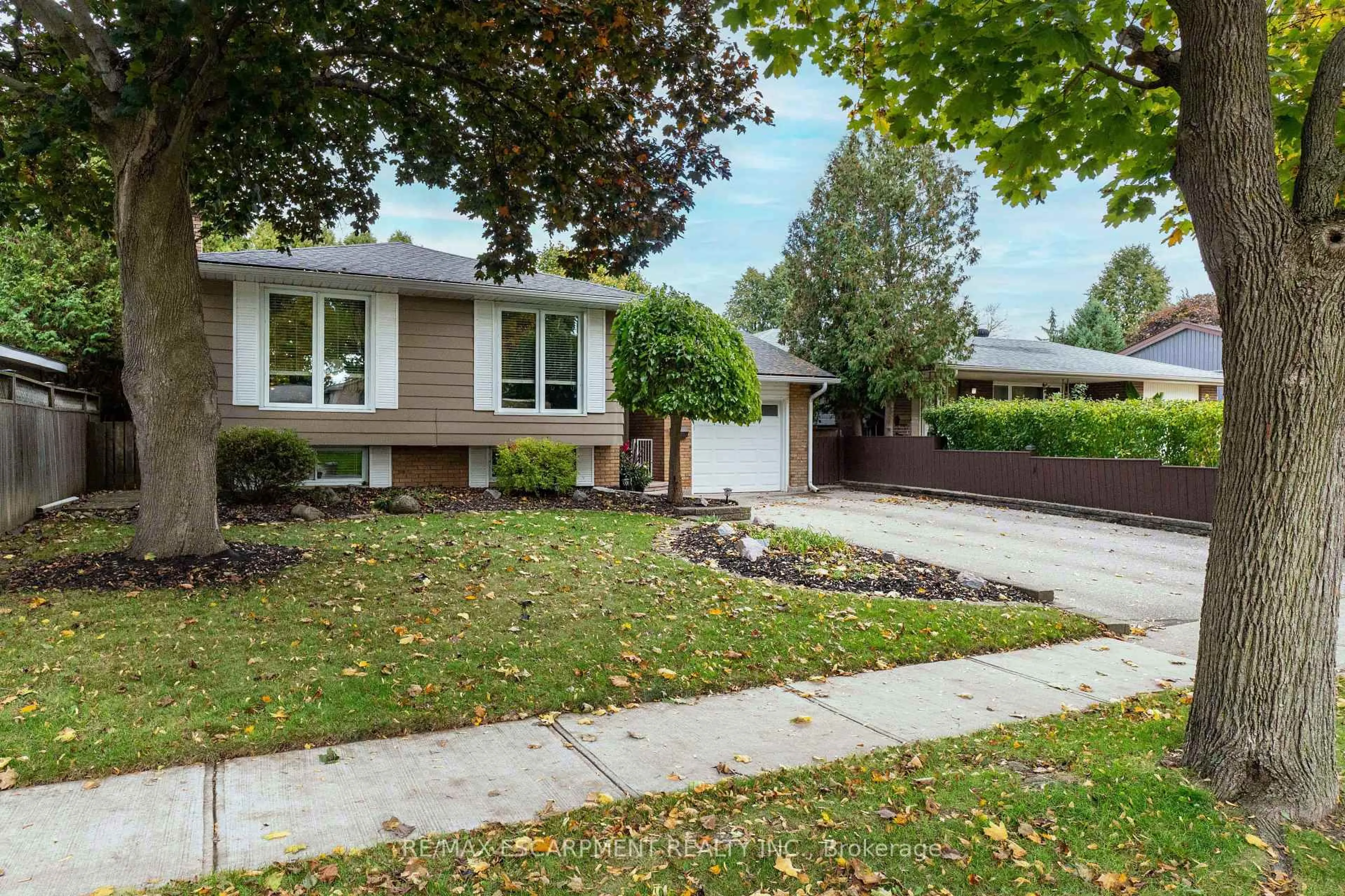 Home with vinyl exterior material, street for 4 Adelaide Ave, Brantford Ontario N3S 7H3