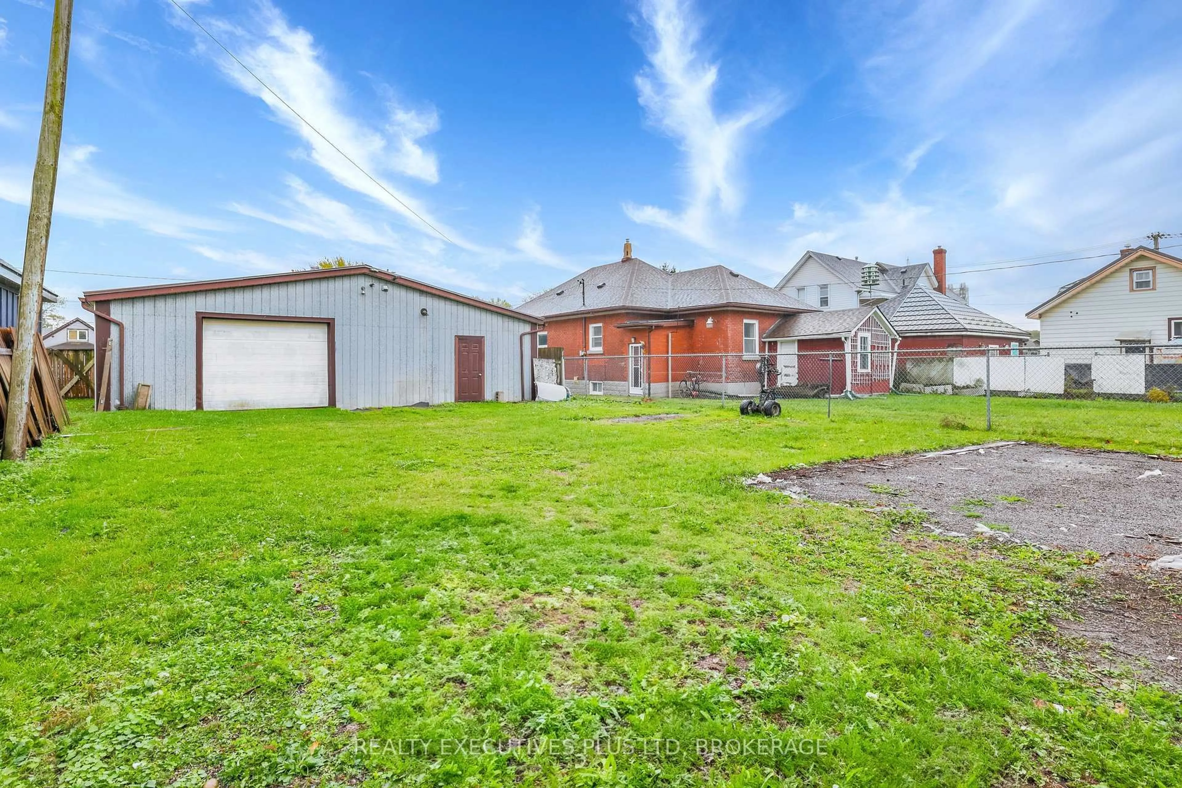 A pic from outside/outdoor area/front of a property/back of a property/a pic from drone, building for 134 Frazer St, Port Colborne Ontario L3K 1E5