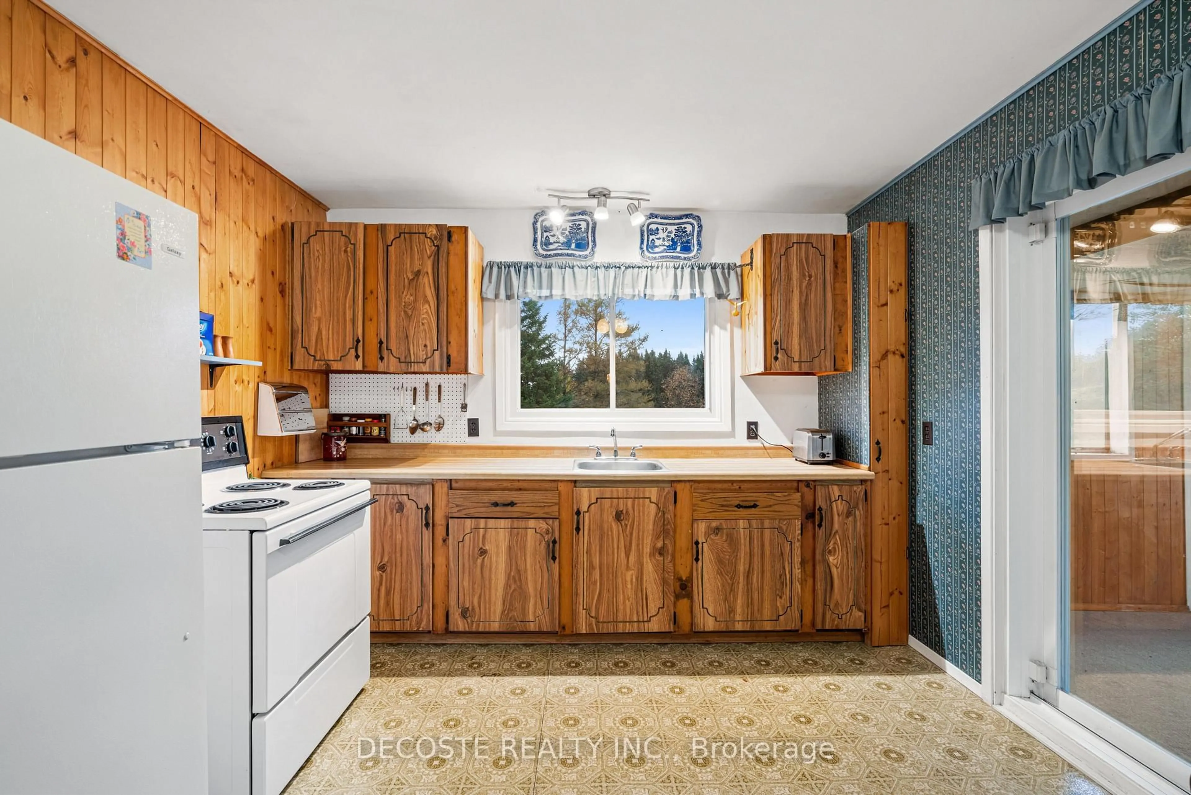 Standard kitchen, ceramic/tile floor for 3708 Kenyon Dam Rd, North Glengarry Ontario K0C 1A0