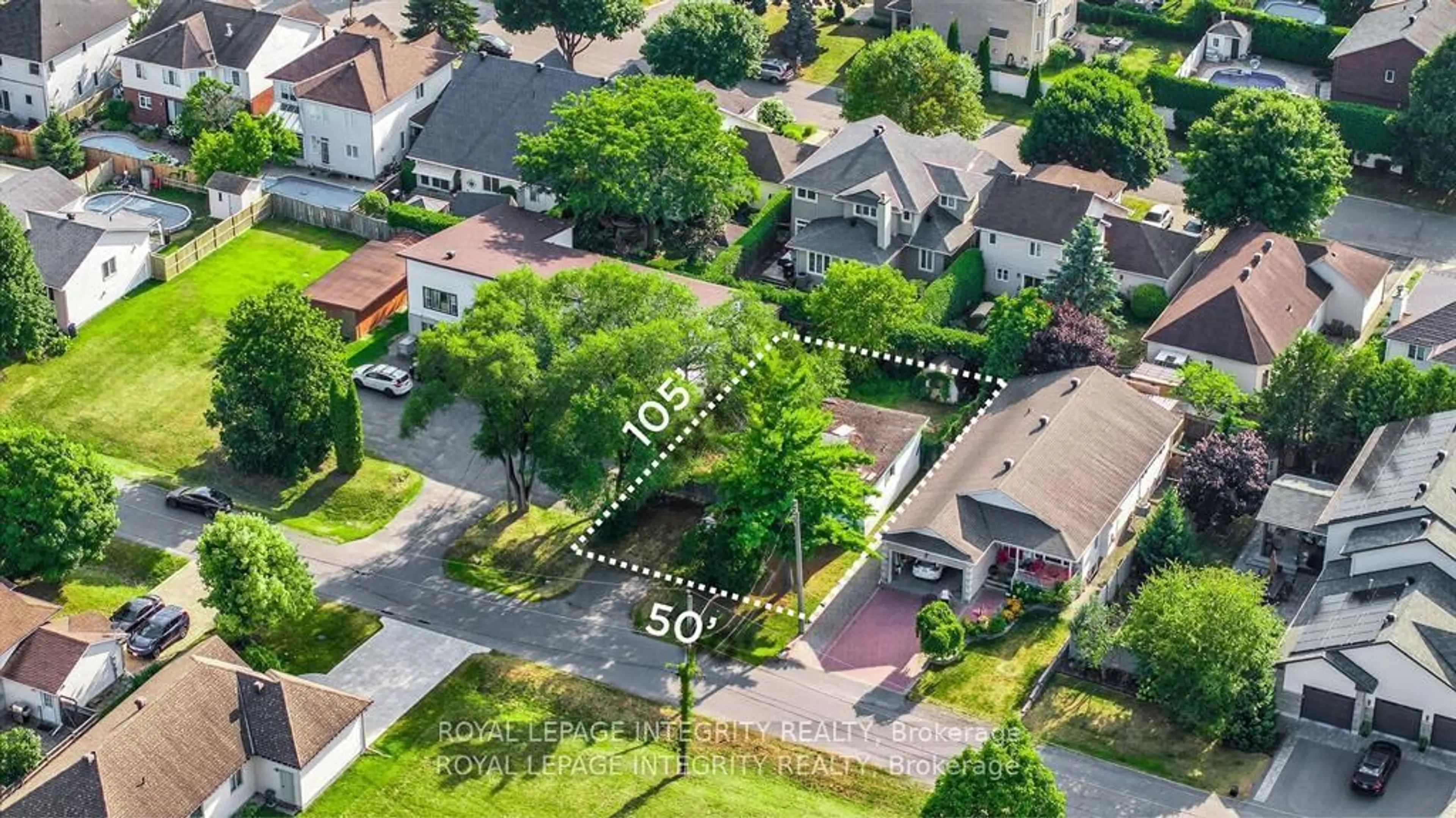 A pic from outside/outdoor area/front of a property/back of a property/a pic from drone, street for 924 Beauchamp Ave, Orleans Ontario K1C 3A8