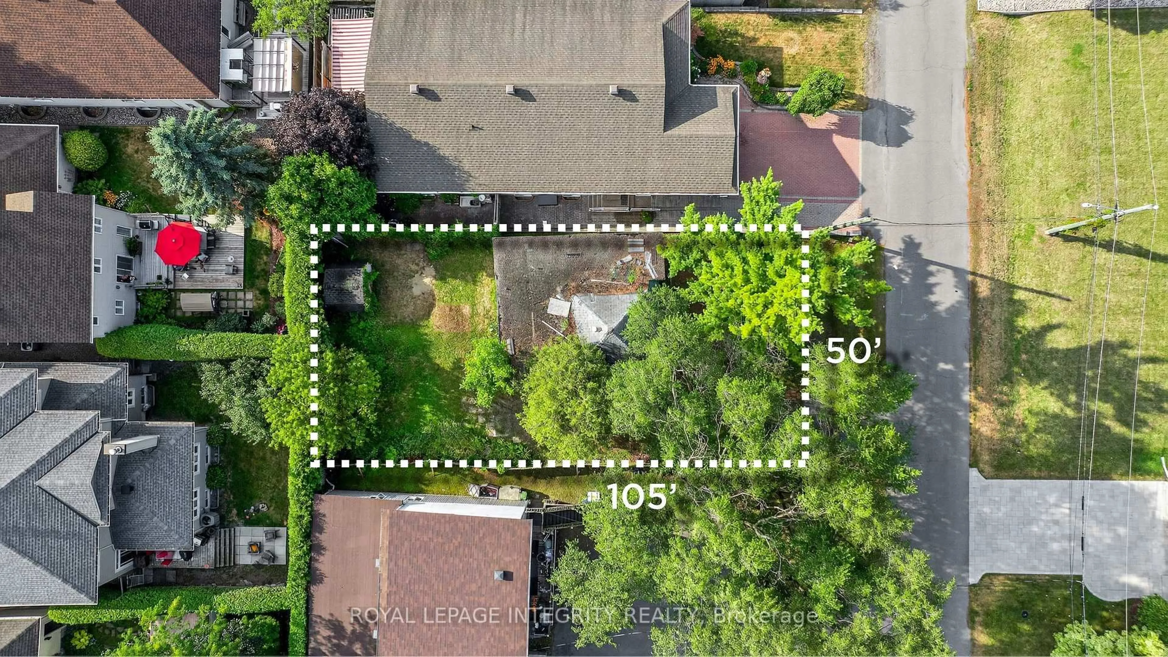 A pic from outside/outdoor area/front of a property/back of a property/a pic from drone, street for 924 Beauchamp Ave, Orleans Ontario K1C 3A8