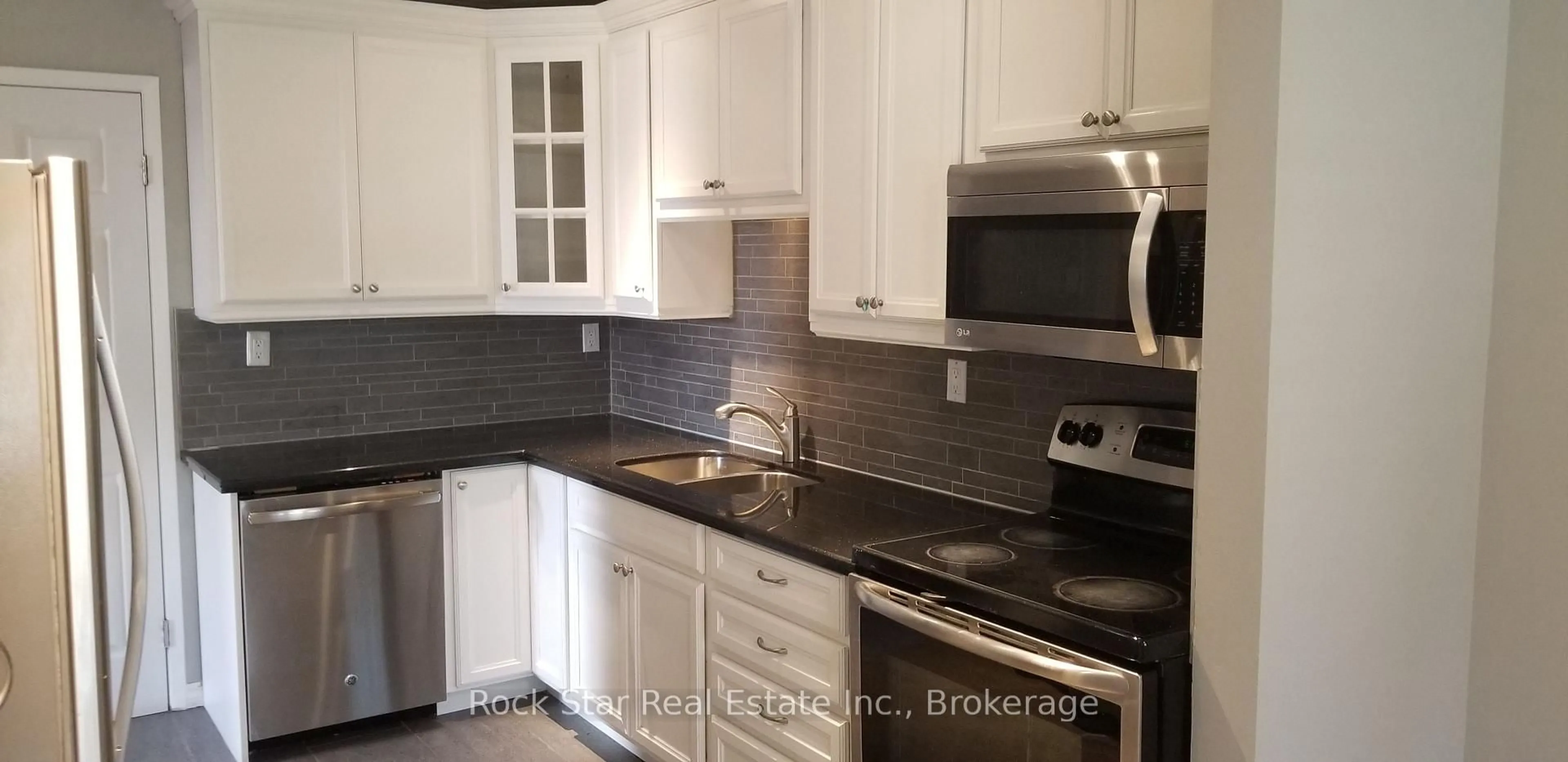 Standard kitchen, unknown for 562 Greenhill Ave, Hamilton Ontario L8K 5E8