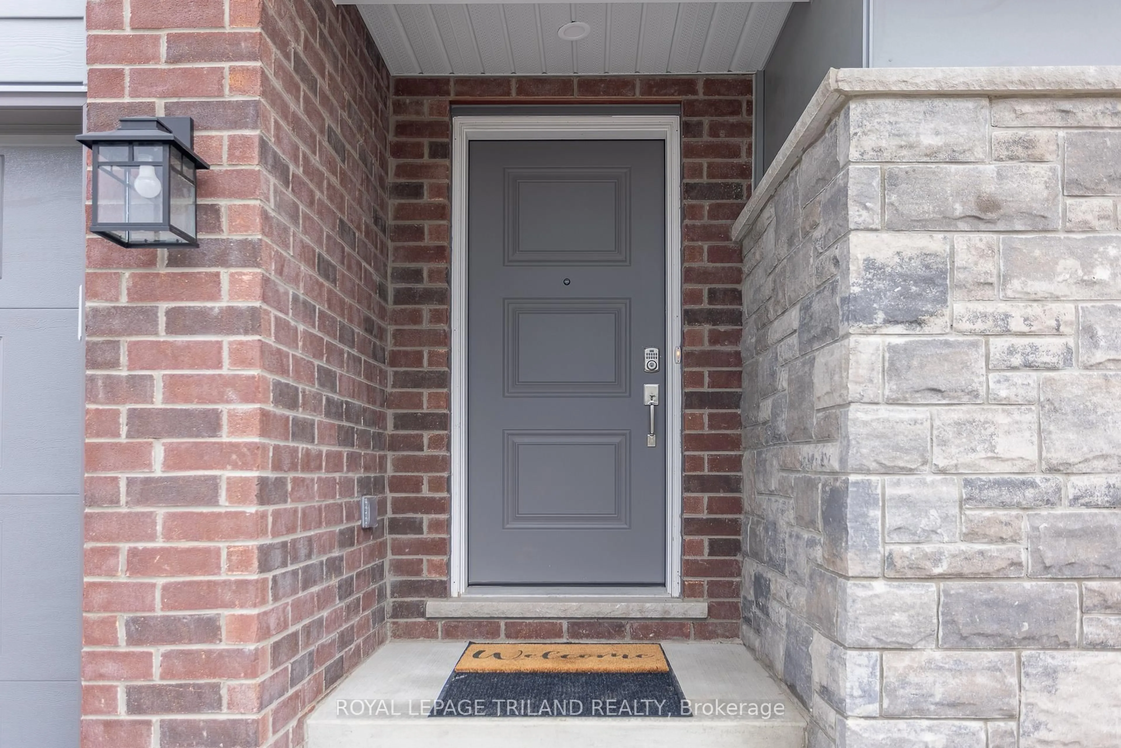 Indoor entryway for 144 STYLES Dr, St. Thomas Ontario N5R 0R1