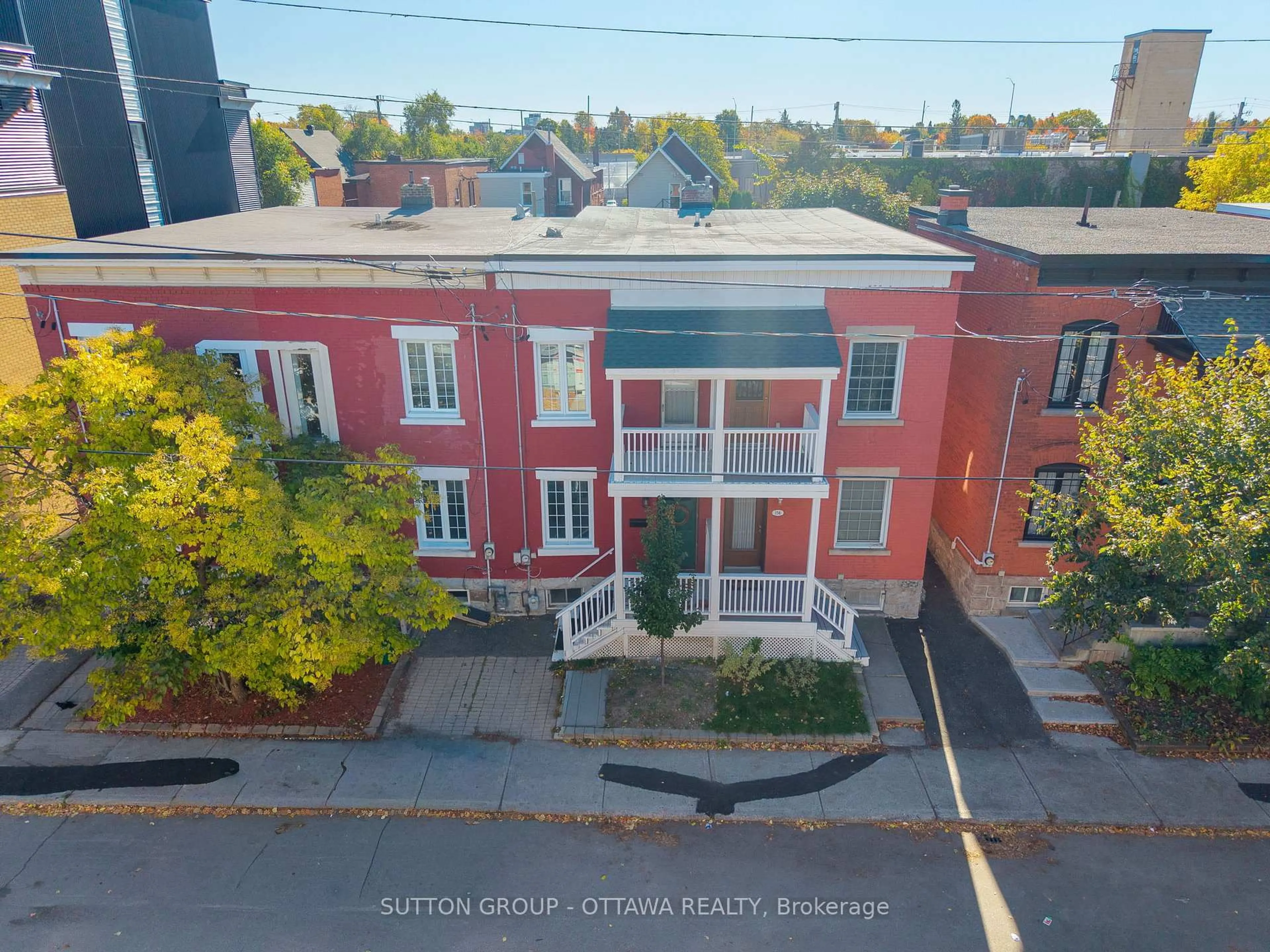 A pic from outside/outdoor area/front of a property/back of a property/a pic from drone, city buildings view from balcony for 154 Arlington Ave, Ottawa Ontario K1R 5S7