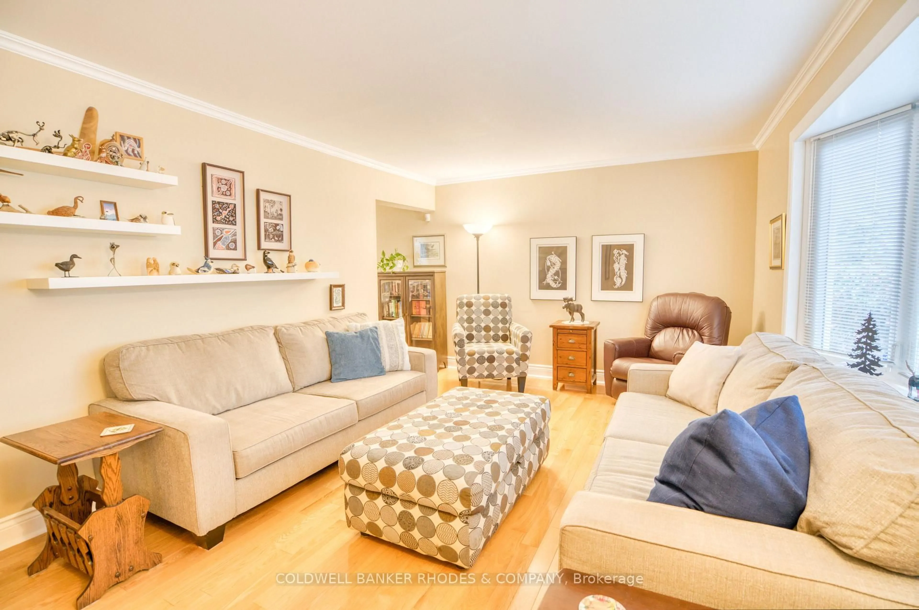 Living room with furniture, unknown for 118 Robinson Ave, Ottawa Ontario K1N 8P1
