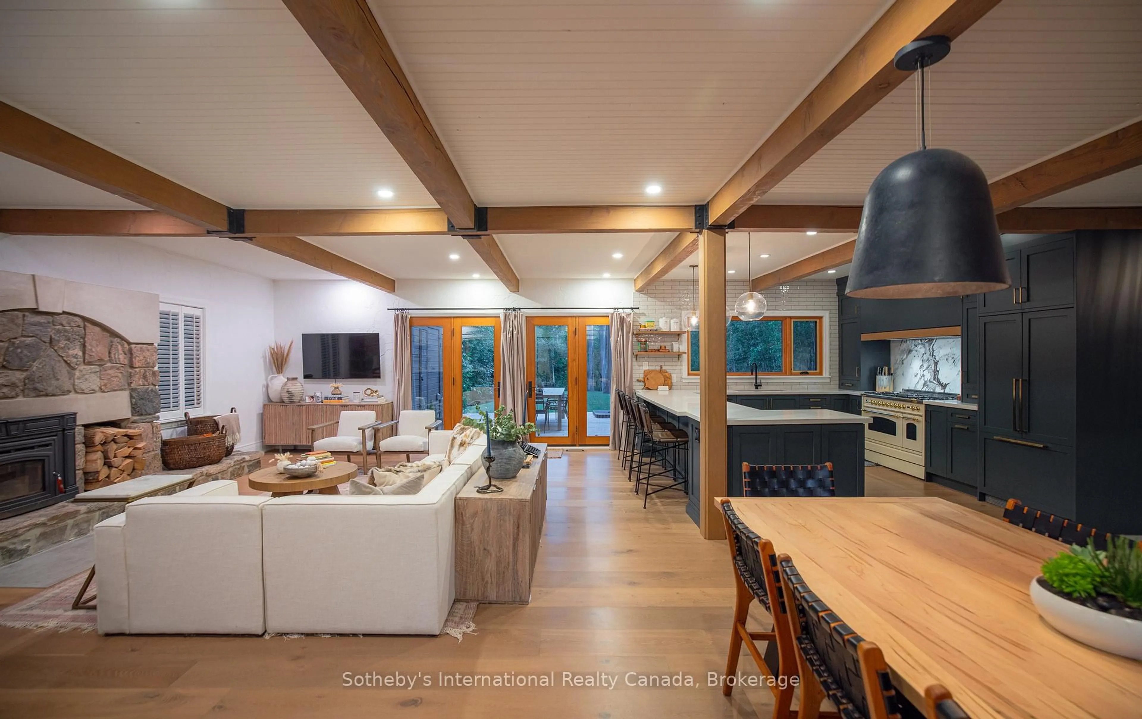 Open concept kitchen, wood/laminate floor for 174 Timmons St, Blue Mountains Ontario L9Y 0L9