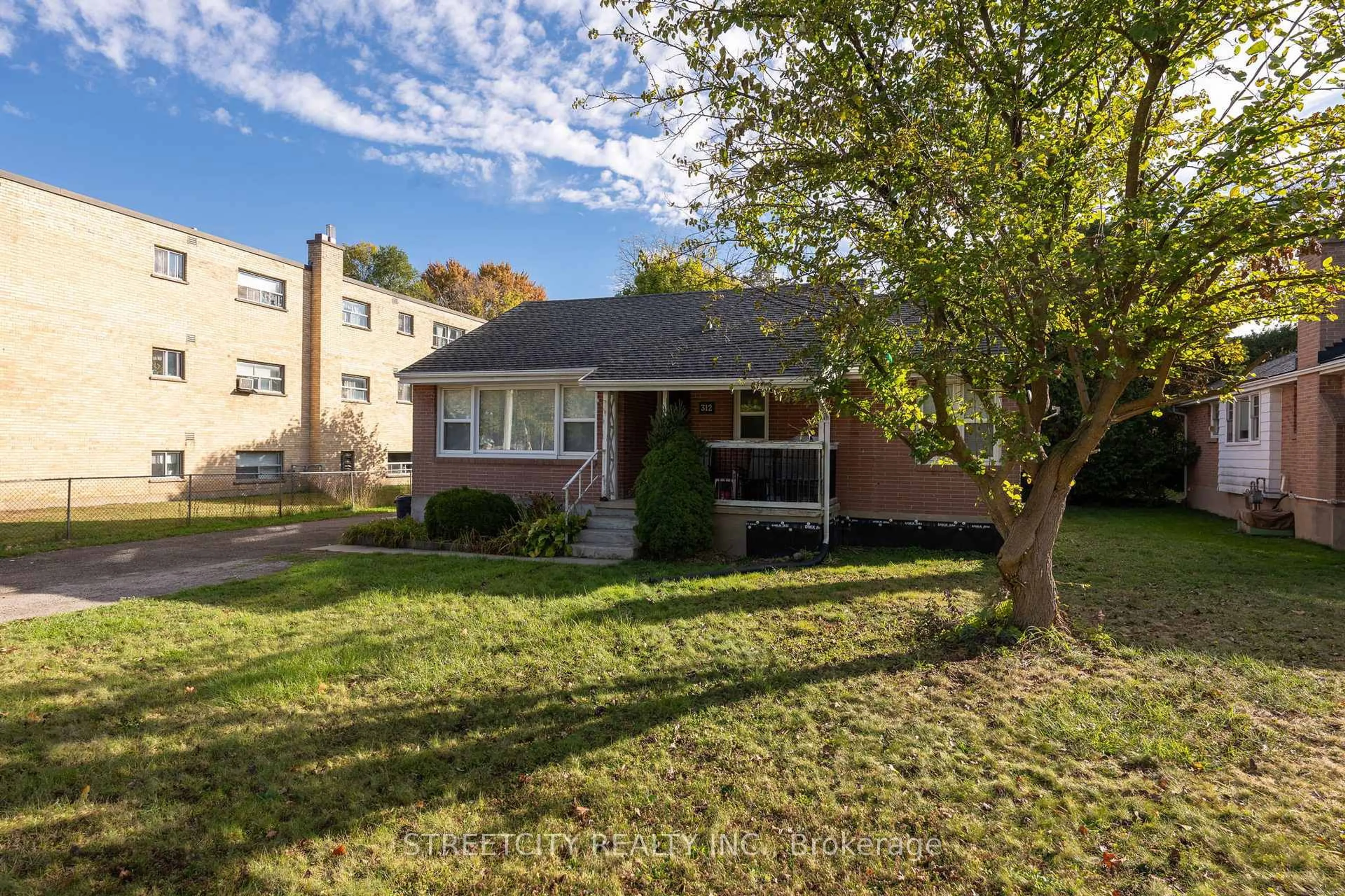Unknown for 312 Fairview Ave, London South Ontario N6C 4T8