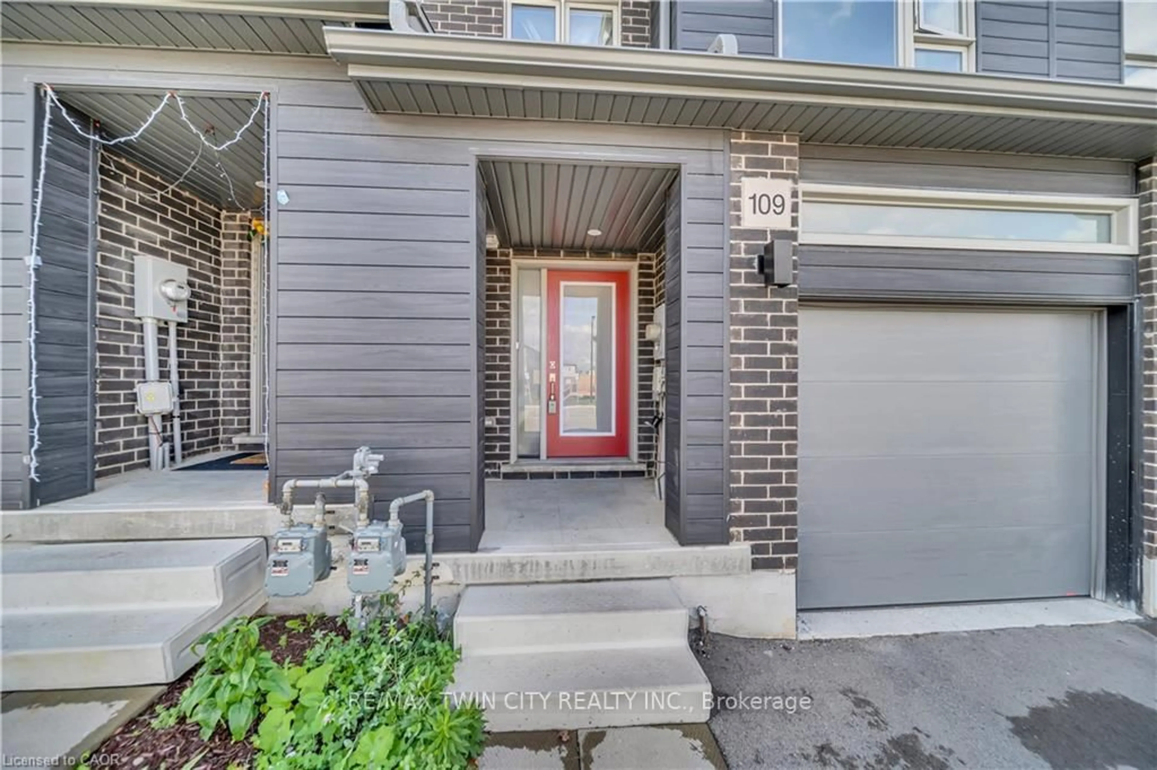 Indoor entryway for 109 Pony Way, Kitchener Ontario N0B 2E0