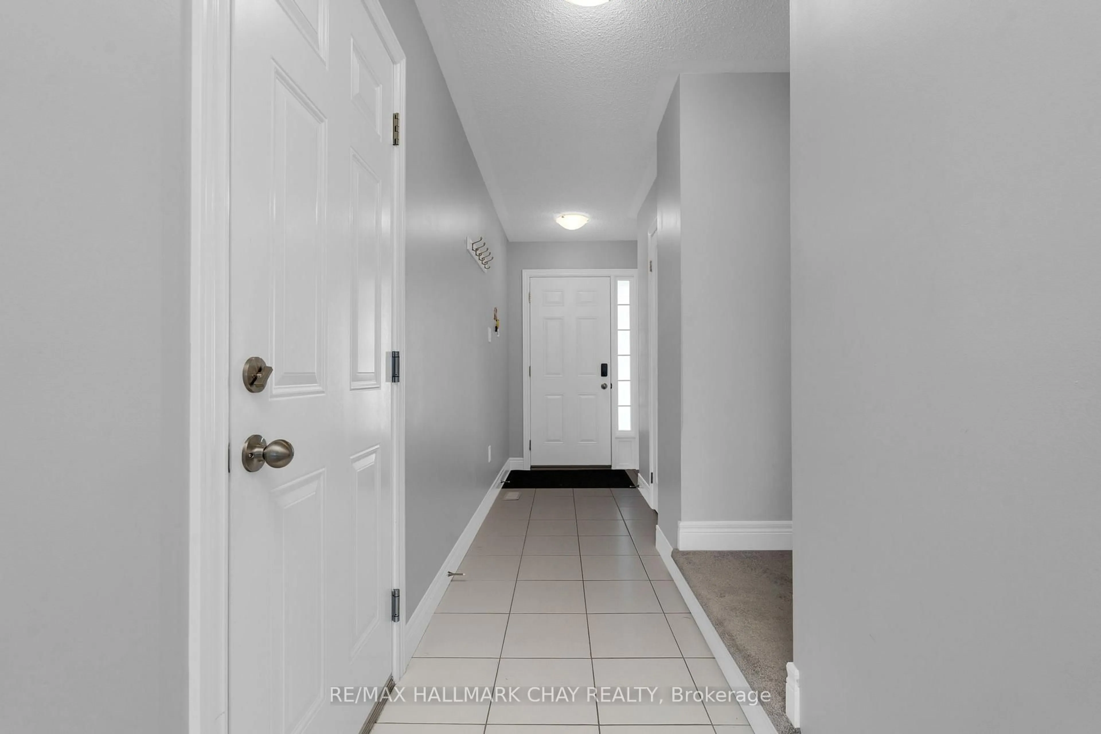 Indoor entryway for 14 Nicole Park Pl, Bracebridge Ontario P1L 0C8