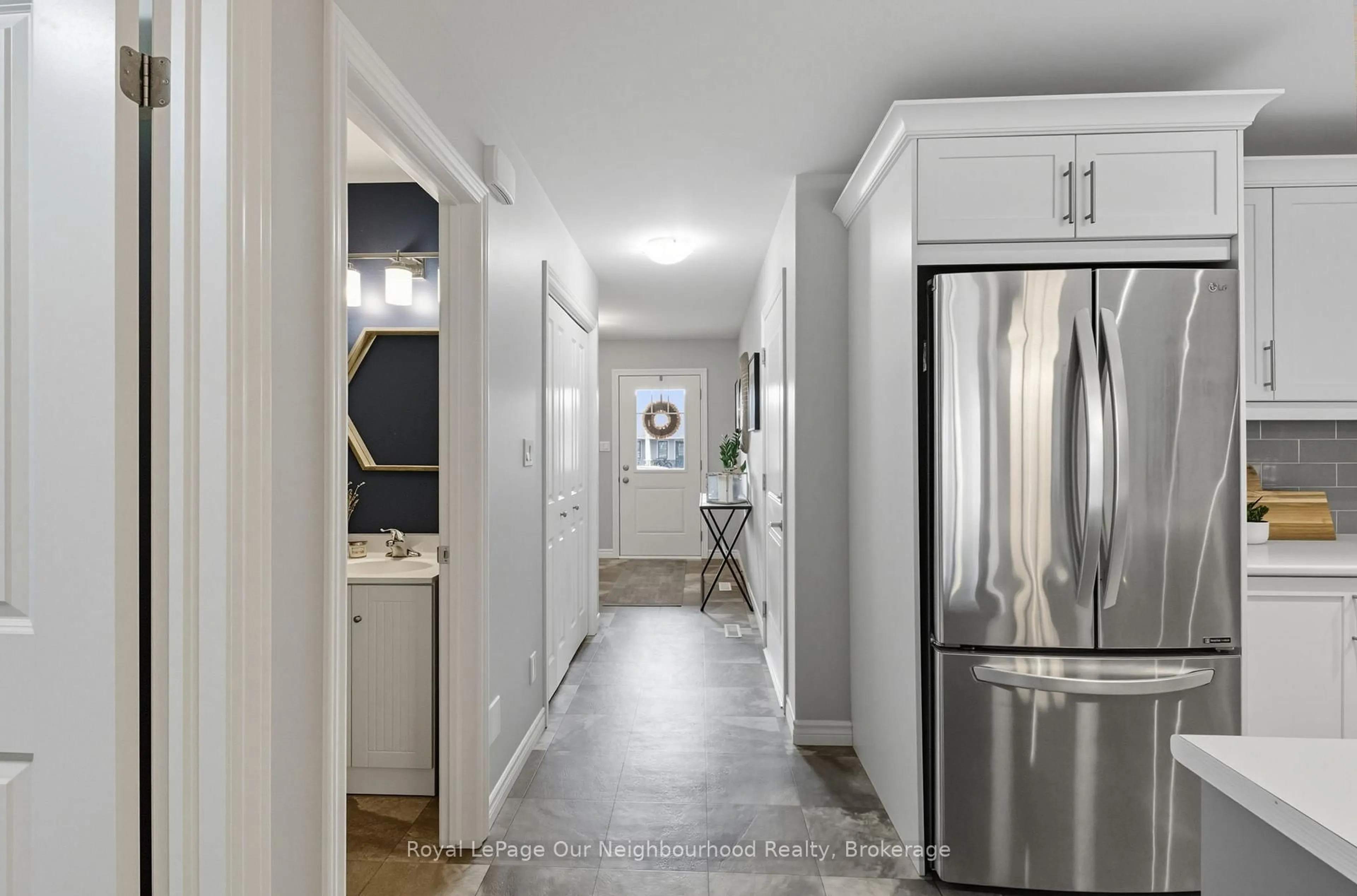 Indoor entryway for 6 Mavis Way, Belleville Ontario K8P 0G2